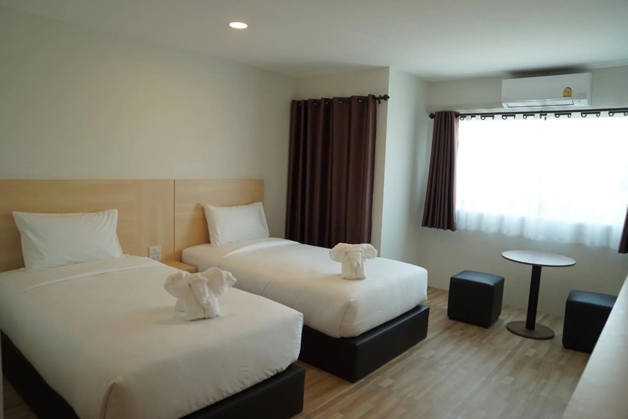 Bed in The charlotte smart hotel lopburi