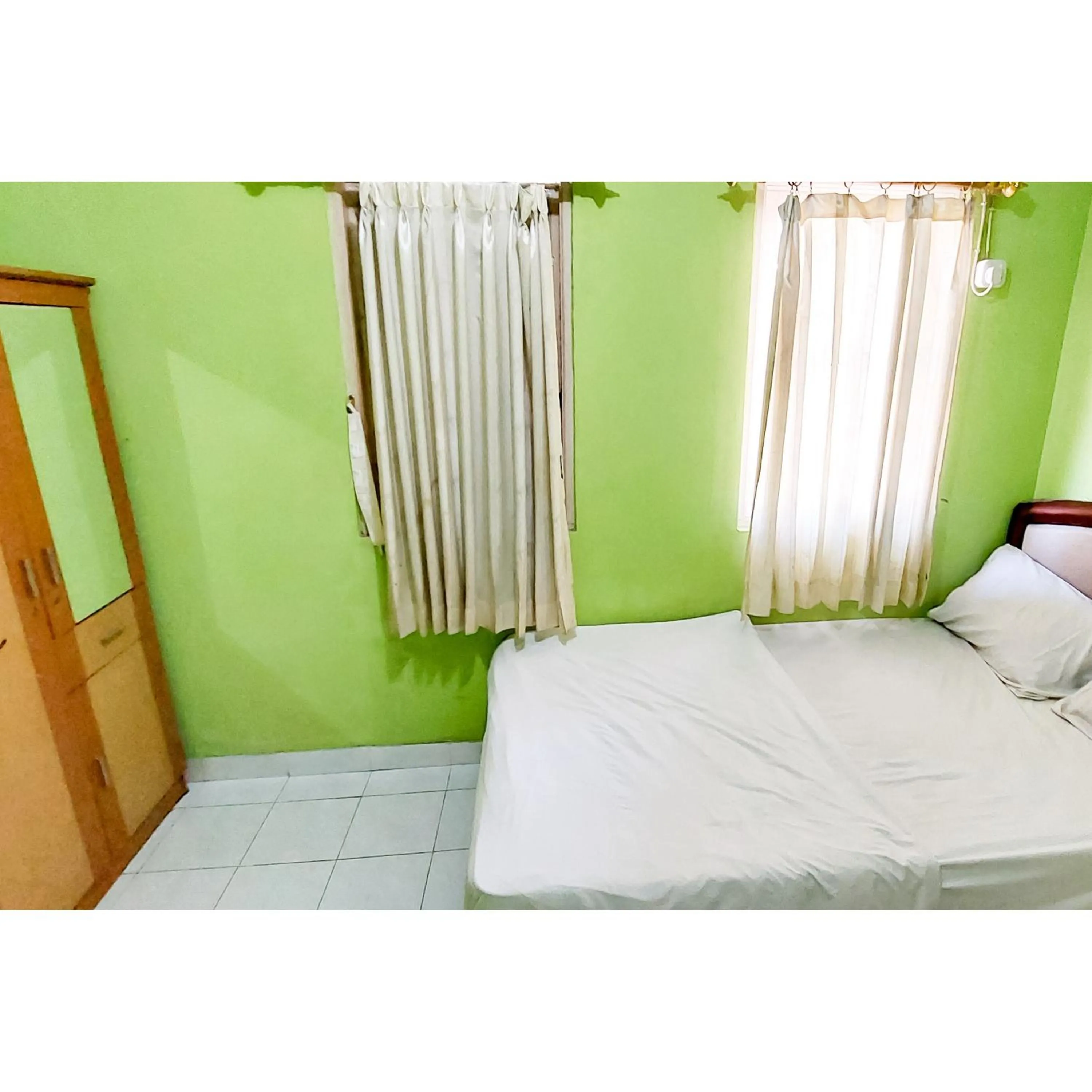 Bedroom, Bed in Surya Inn Syariah Cikarang RedPartner