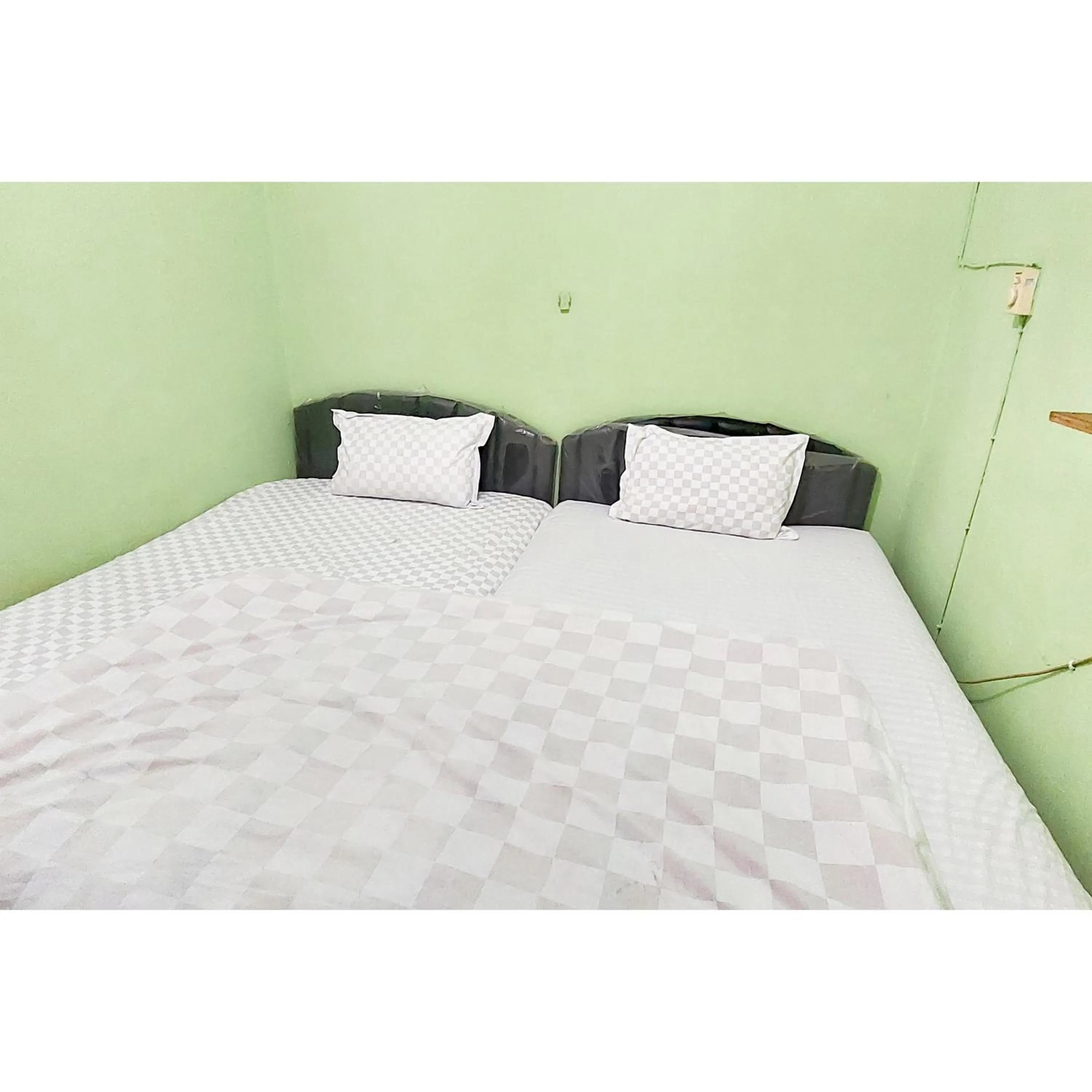 Bedroom, Bed in Surya Inn Syariah Cikarang RedPartner