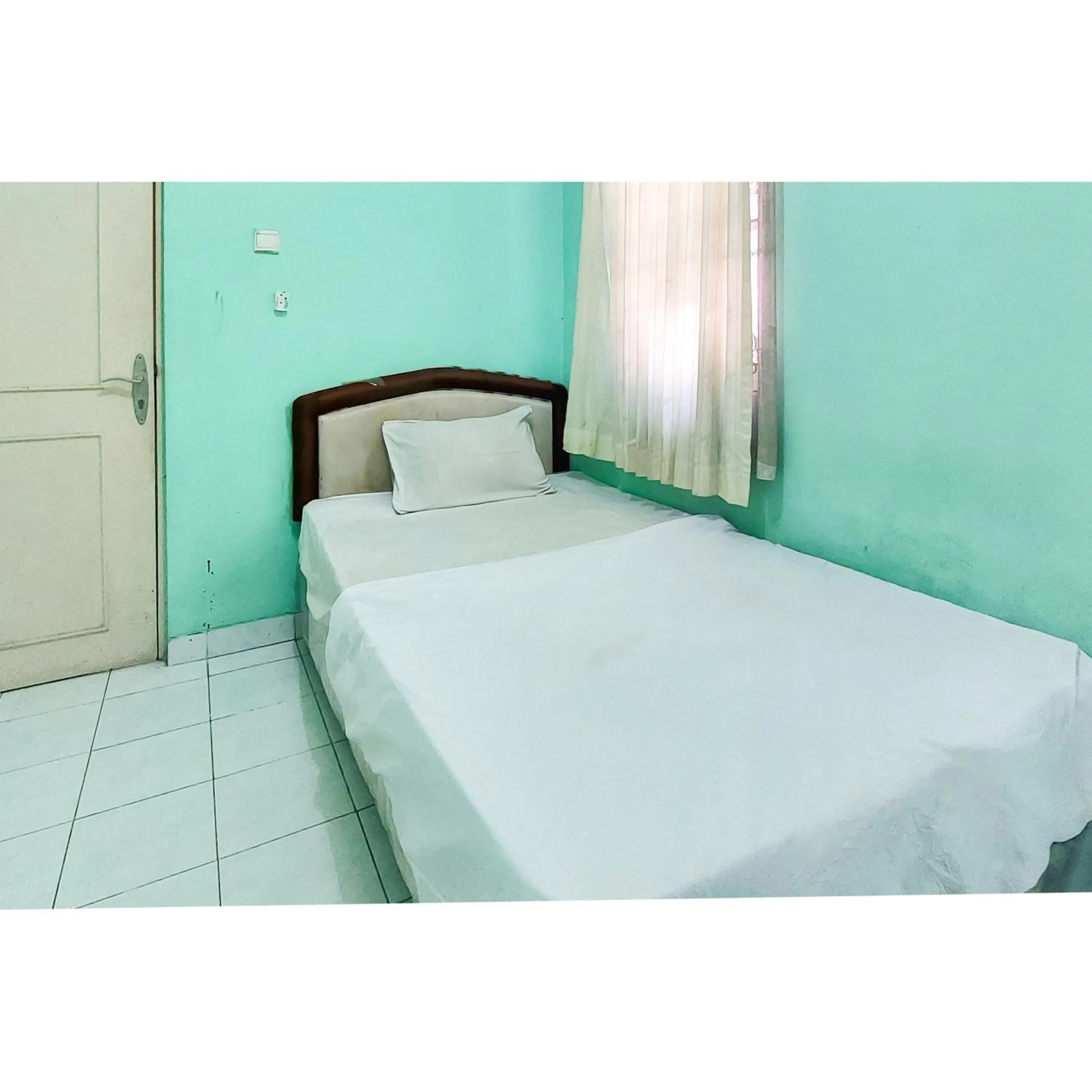 Bedroom, Bed in Surya Inn Syariah Cikarang RedPartner