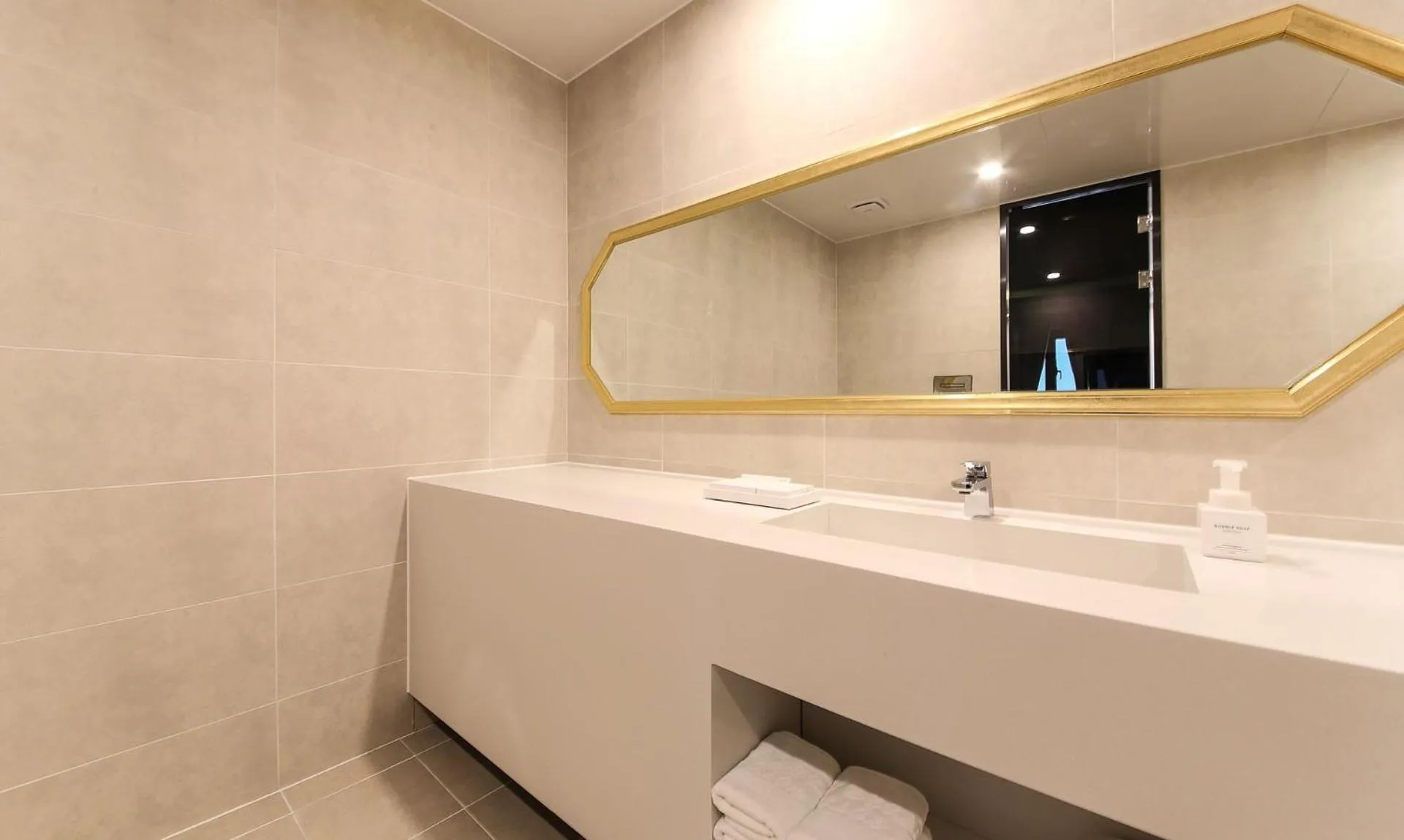 Bathroom in H moment Hotel songjeong