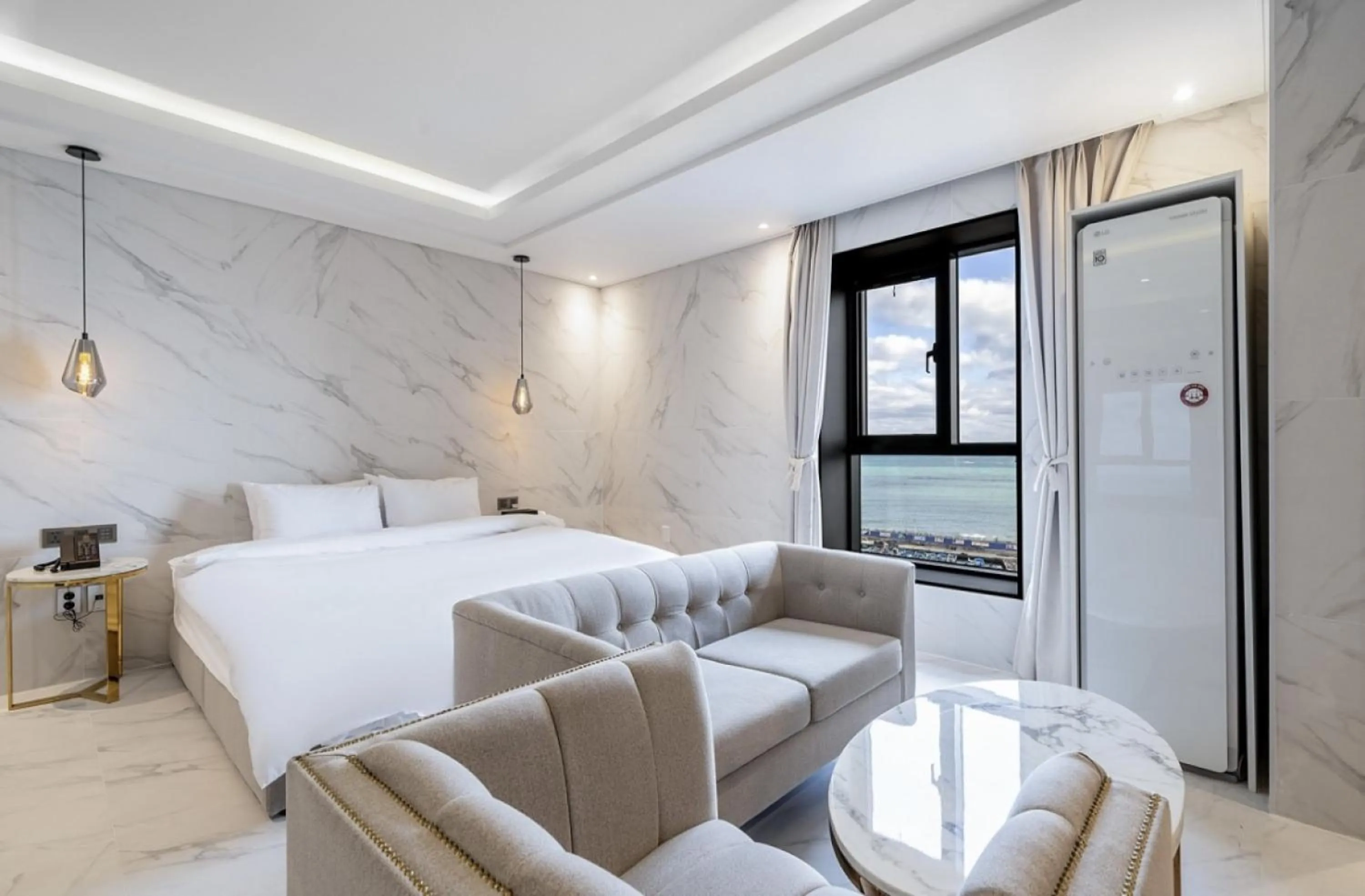 Photo of the whole room, Bed in H moment Hotel songjeong