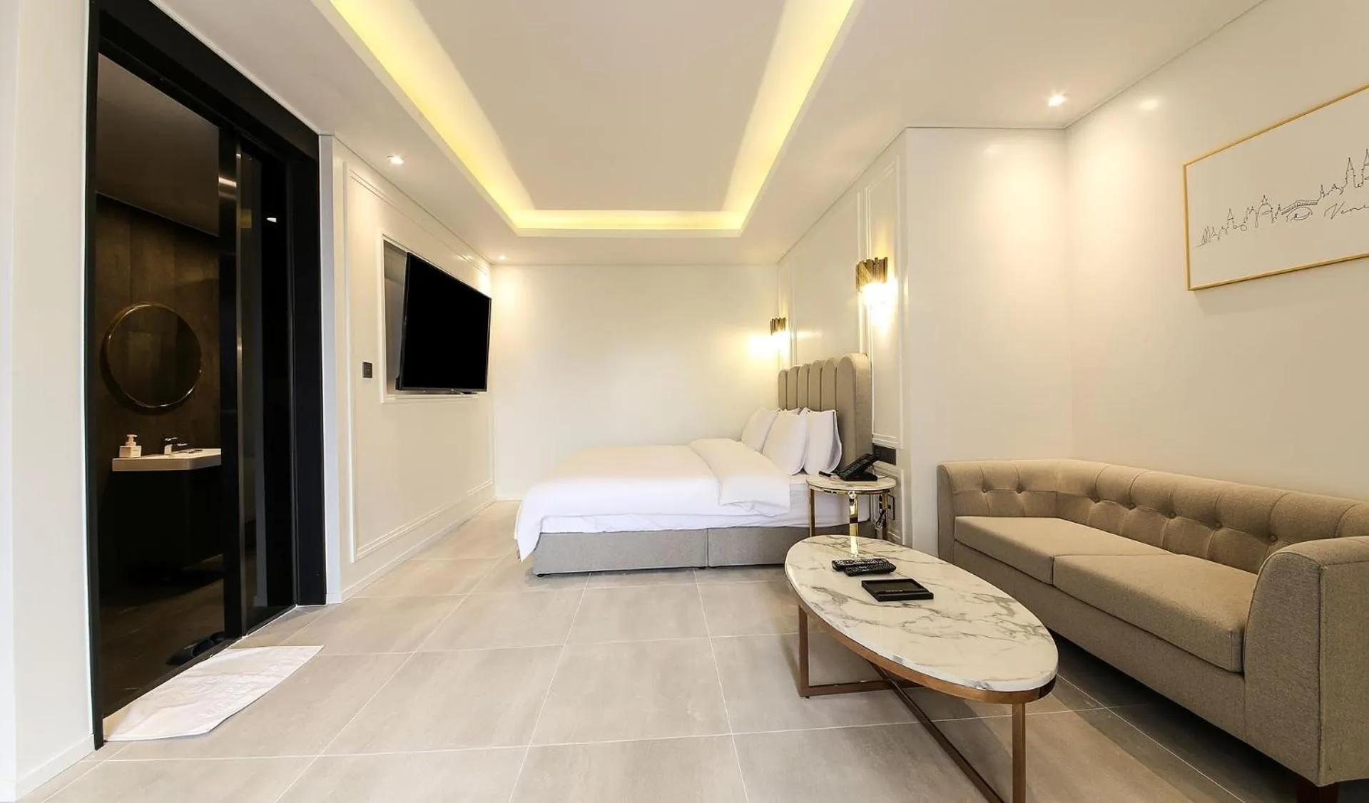 Photo of the whole room, Bed in H moment Hotel songjeong