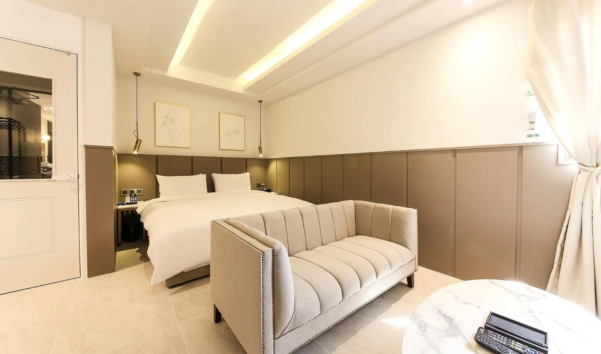 Bedroom, Bed in H moment Hotel songjeong