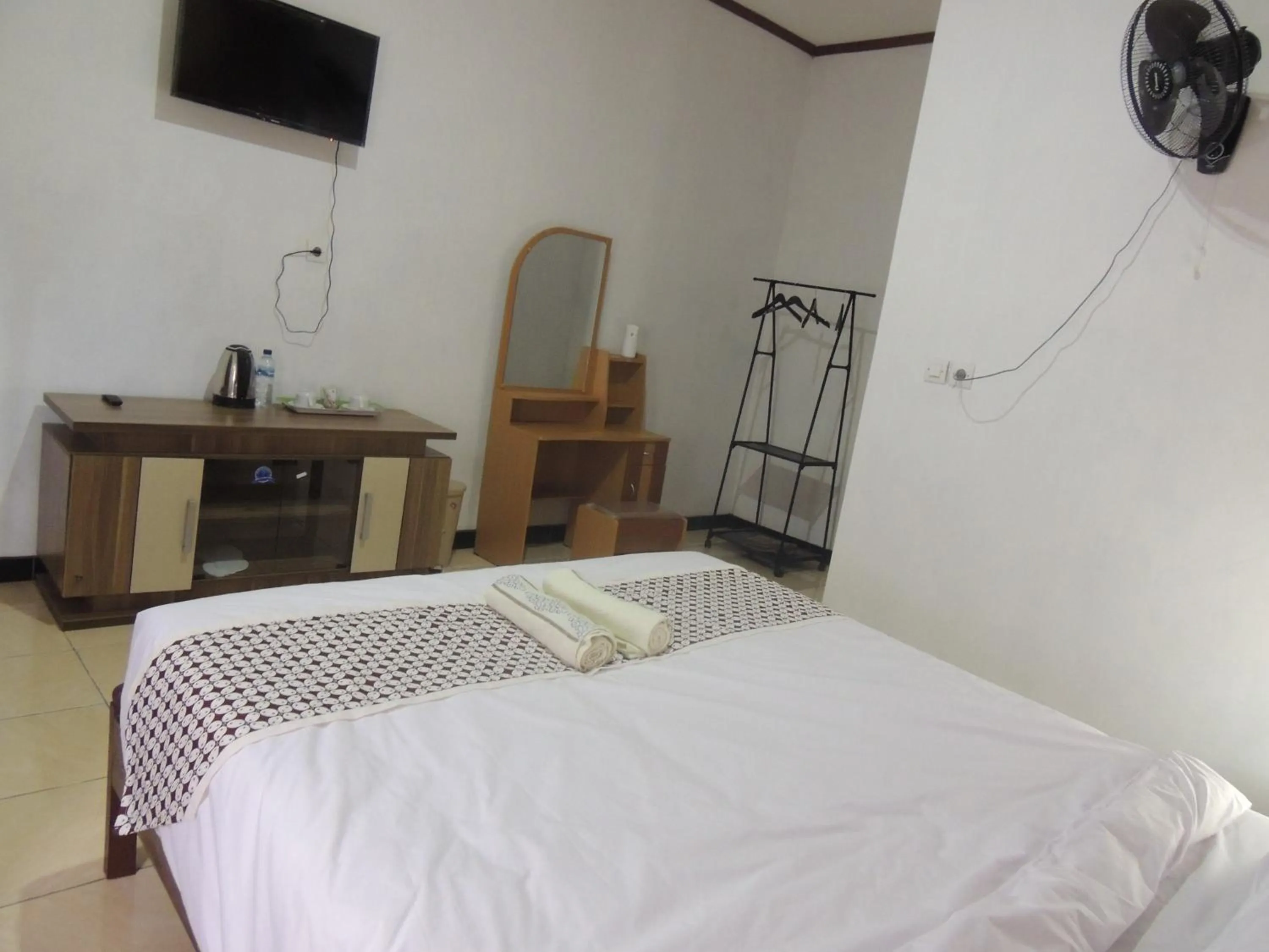 Bedroom in Omah Mardi Syariah by Ndalem Beong