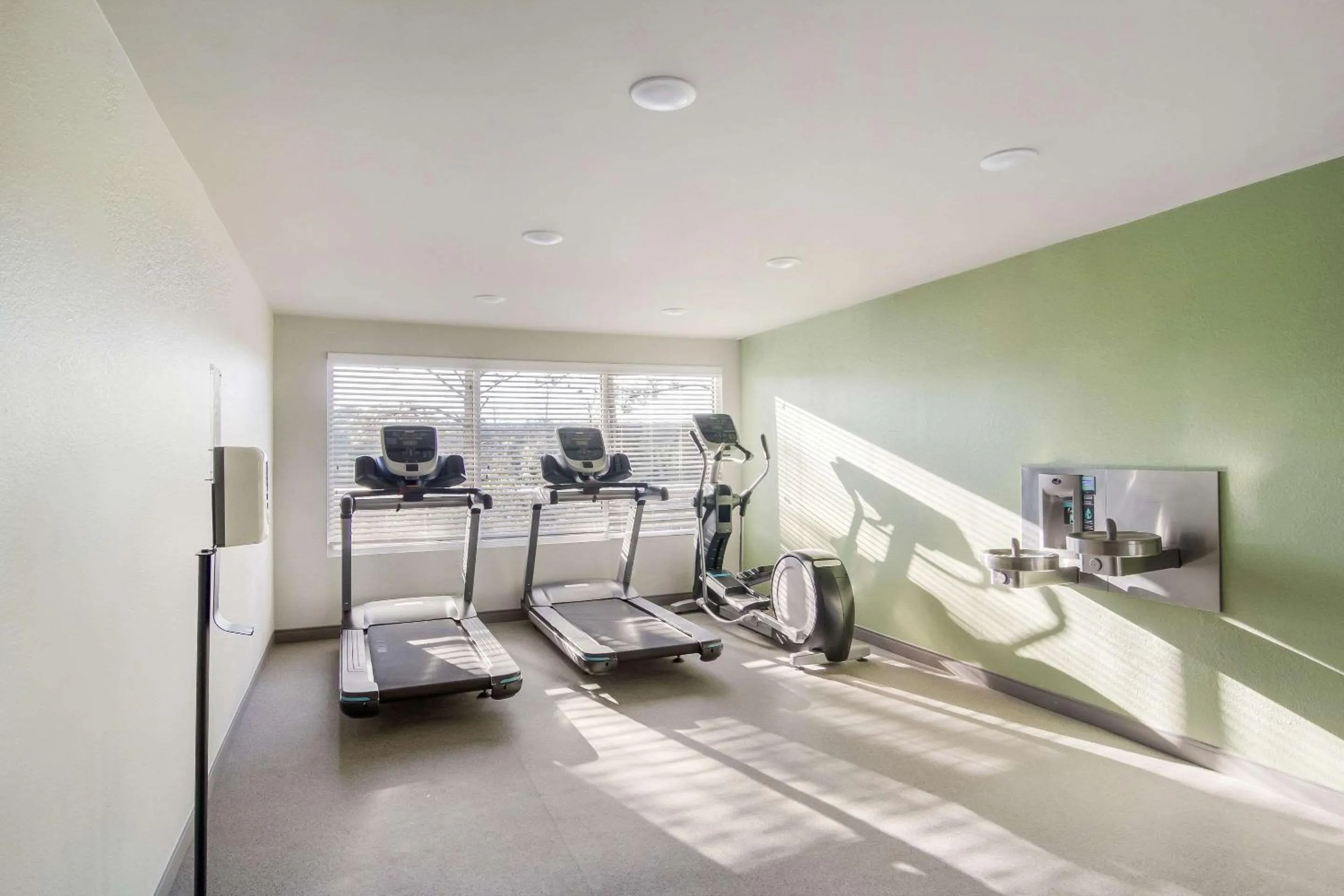Fitness centre/facilities in WoodSpring Suites Jacksonville Baymeadows
