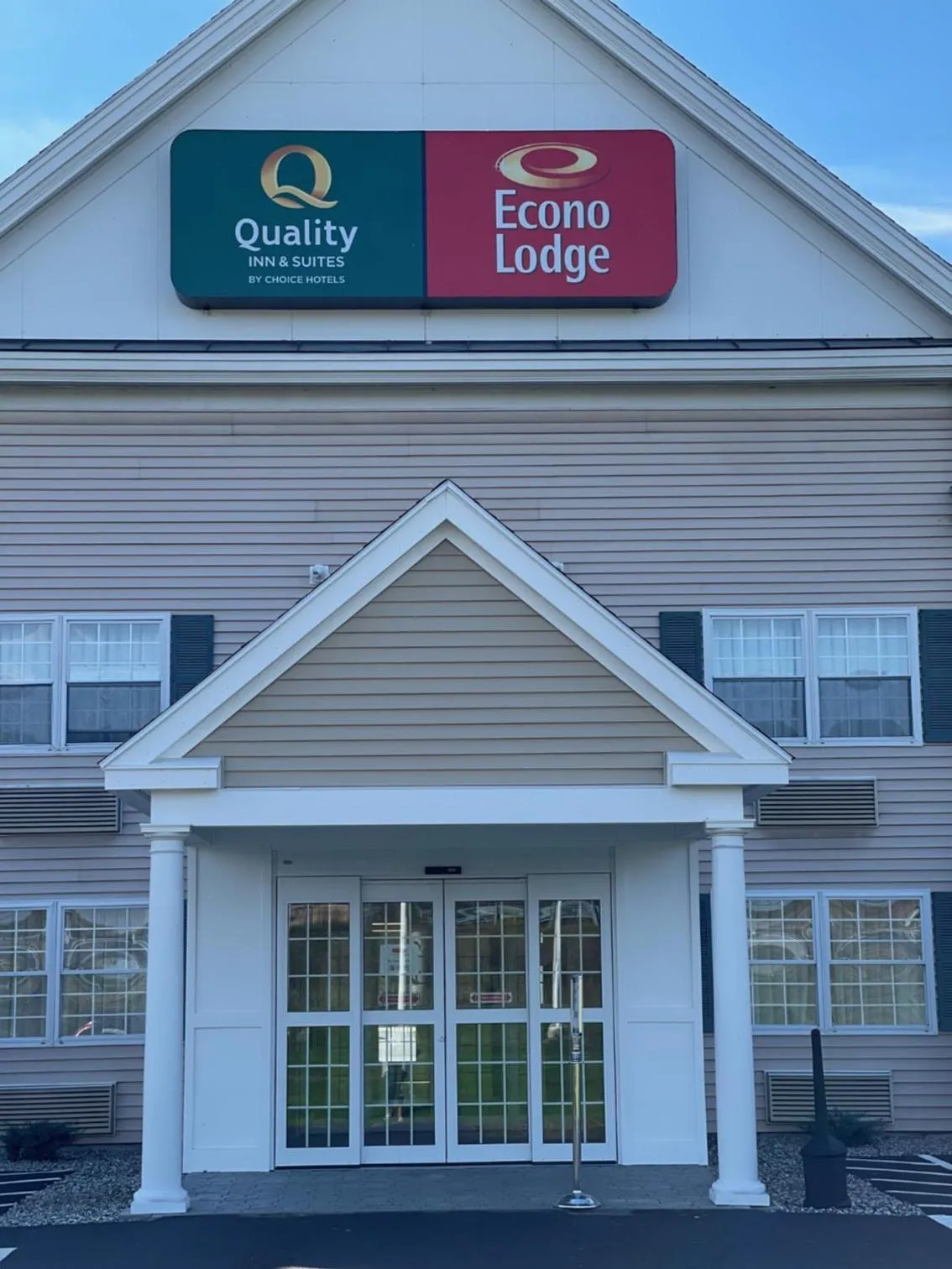 Facade/entrance in Econo Lodge Auburn I-95