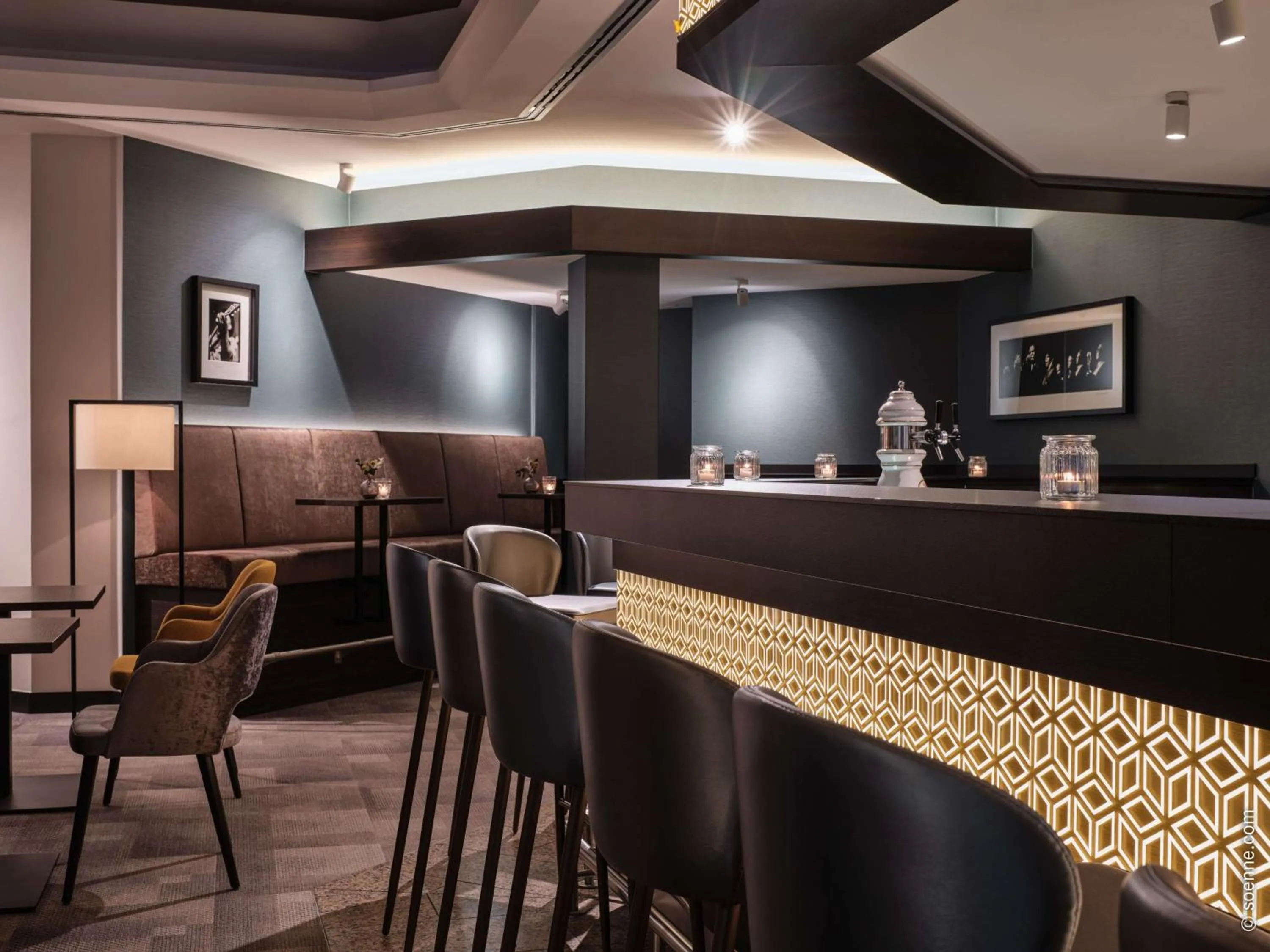 Lounge or bar in Dorint Hotel Würzburg