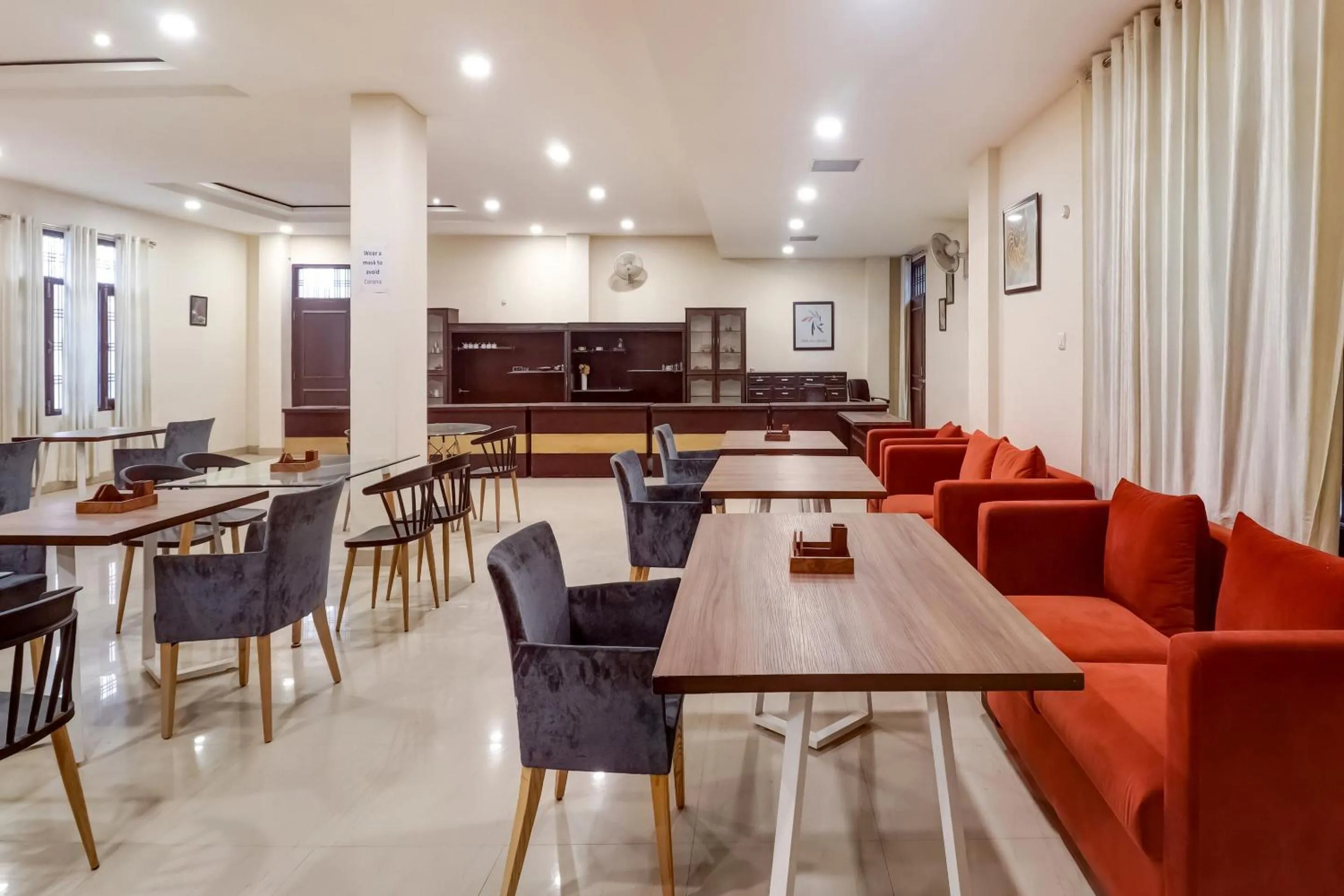 Restaurant/places to eat in Super Capital O Divira Inn