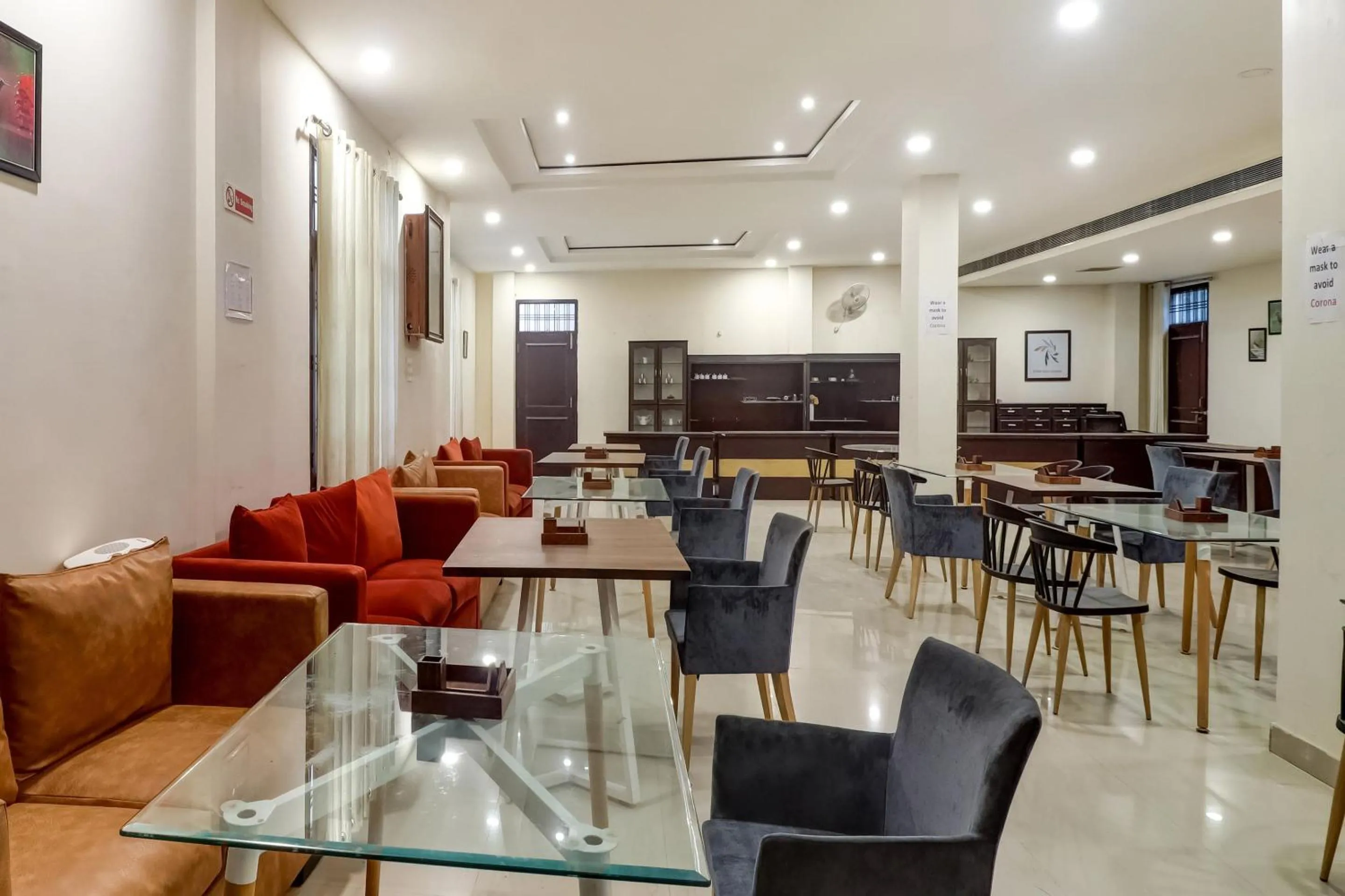 Restaurant/places to eat in Super Capital O Divira Inn