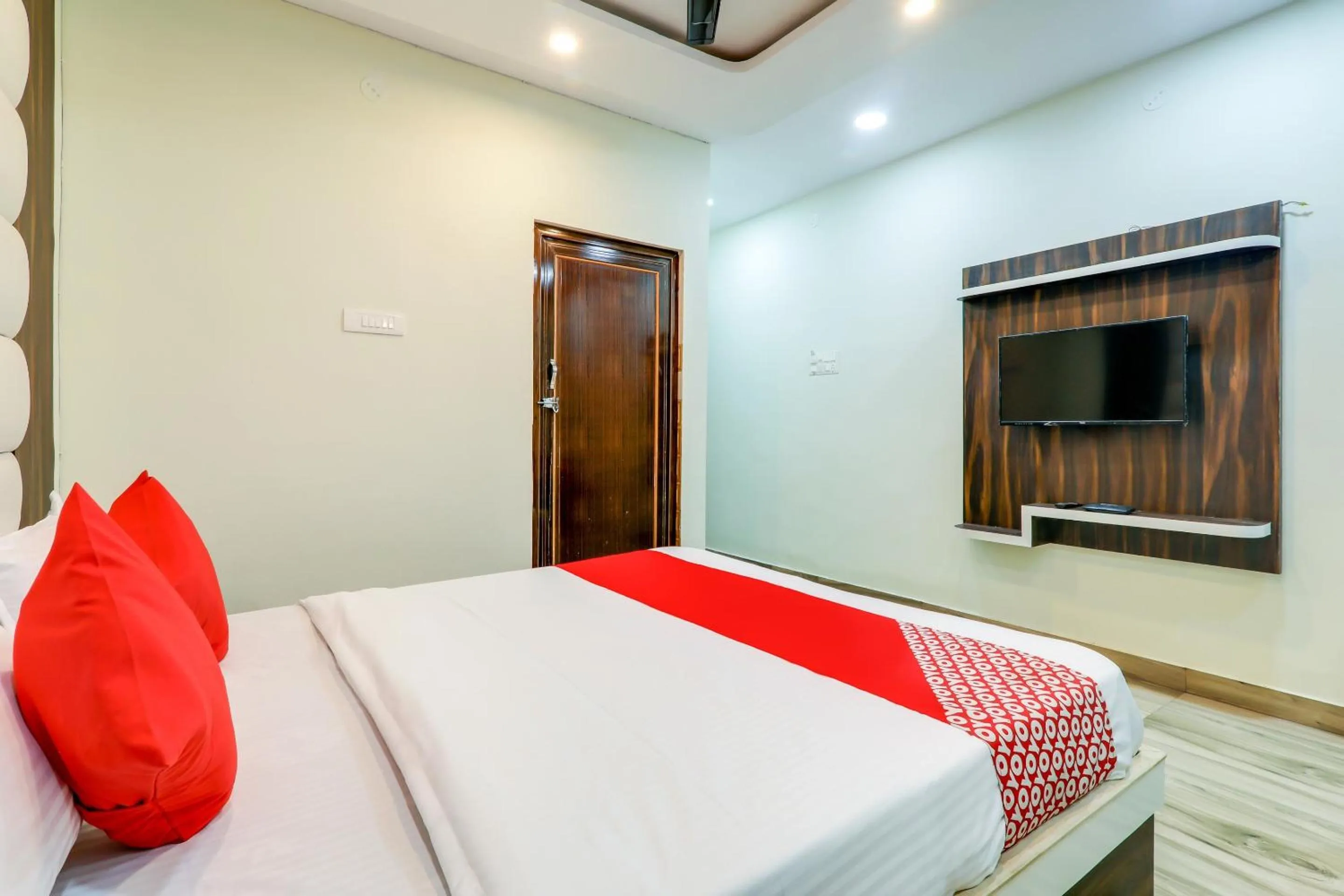 Facade/entrance, Bed in Hotel Navya Grand