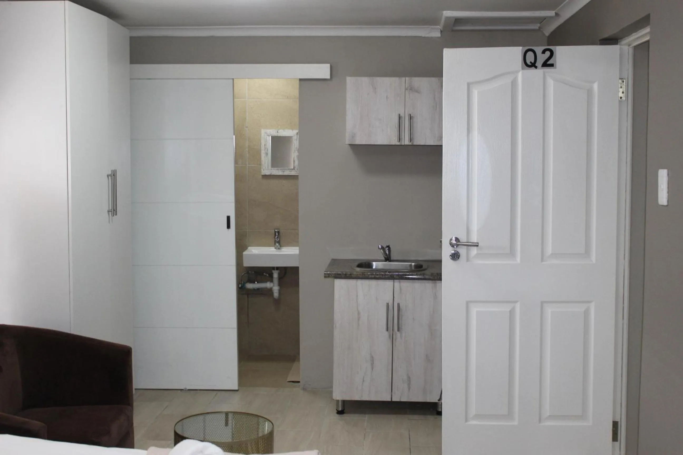 wardrobe in 103onWallace Self Catering Guest House