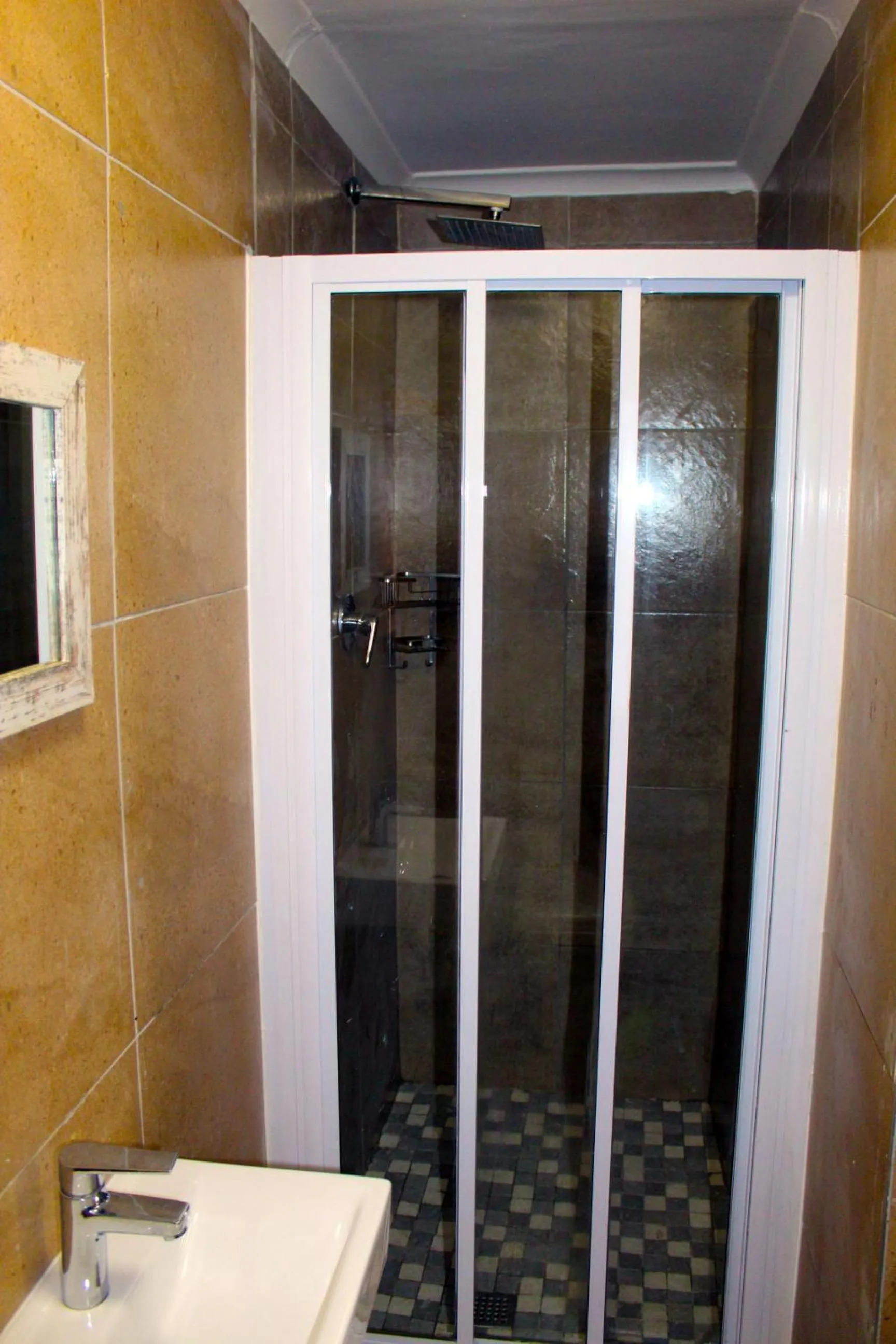 Shower in 103onWallace Self Catering Guest House