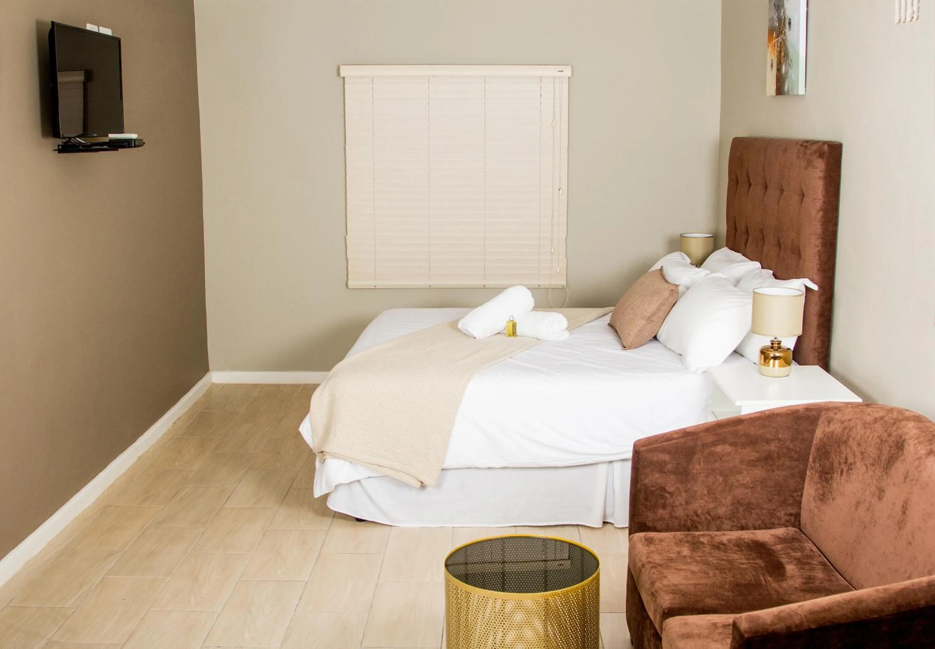 Bed in 103onWallace Self Catering Guest House