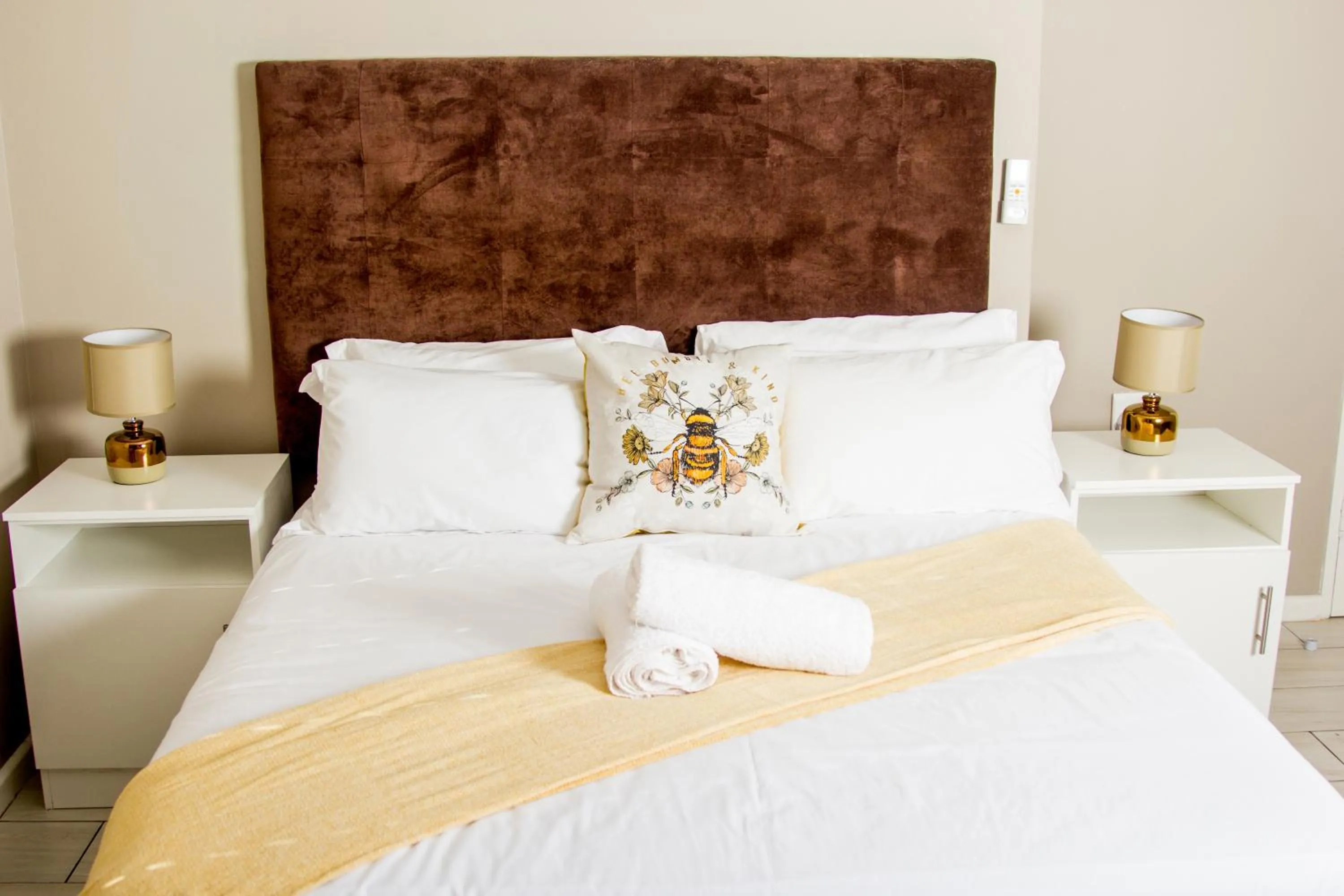 Bed in 103onWallace Self Catering Guest House