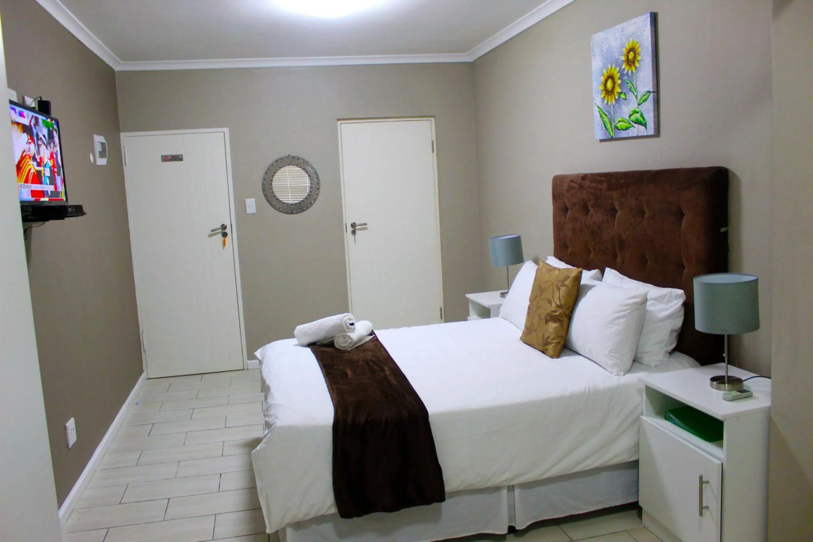 Photo of the whole room, Bed in 103onWallace Self Catering Guest House