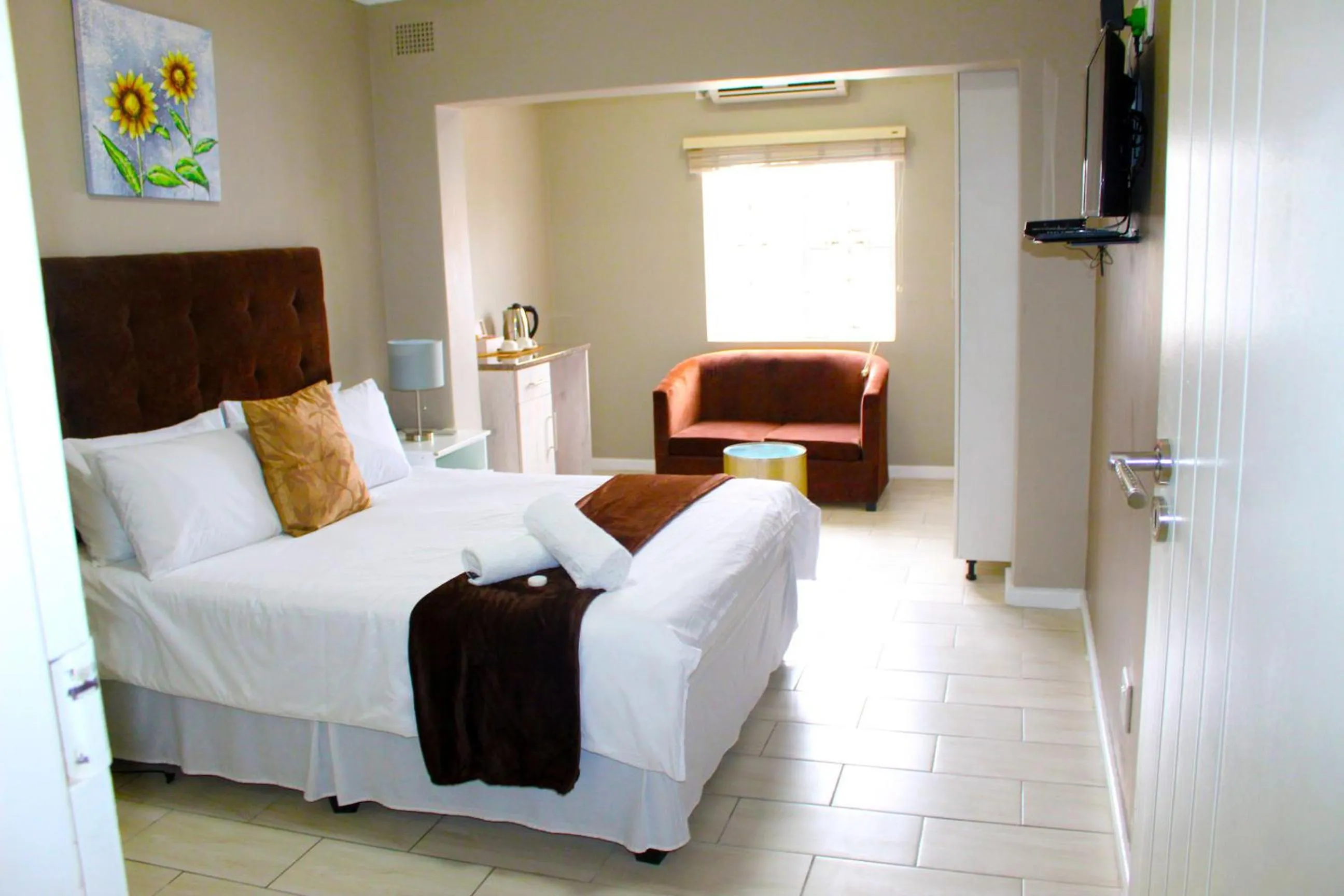 Photo of the whole room, Bed in 103onWallace Self Catering Guest House