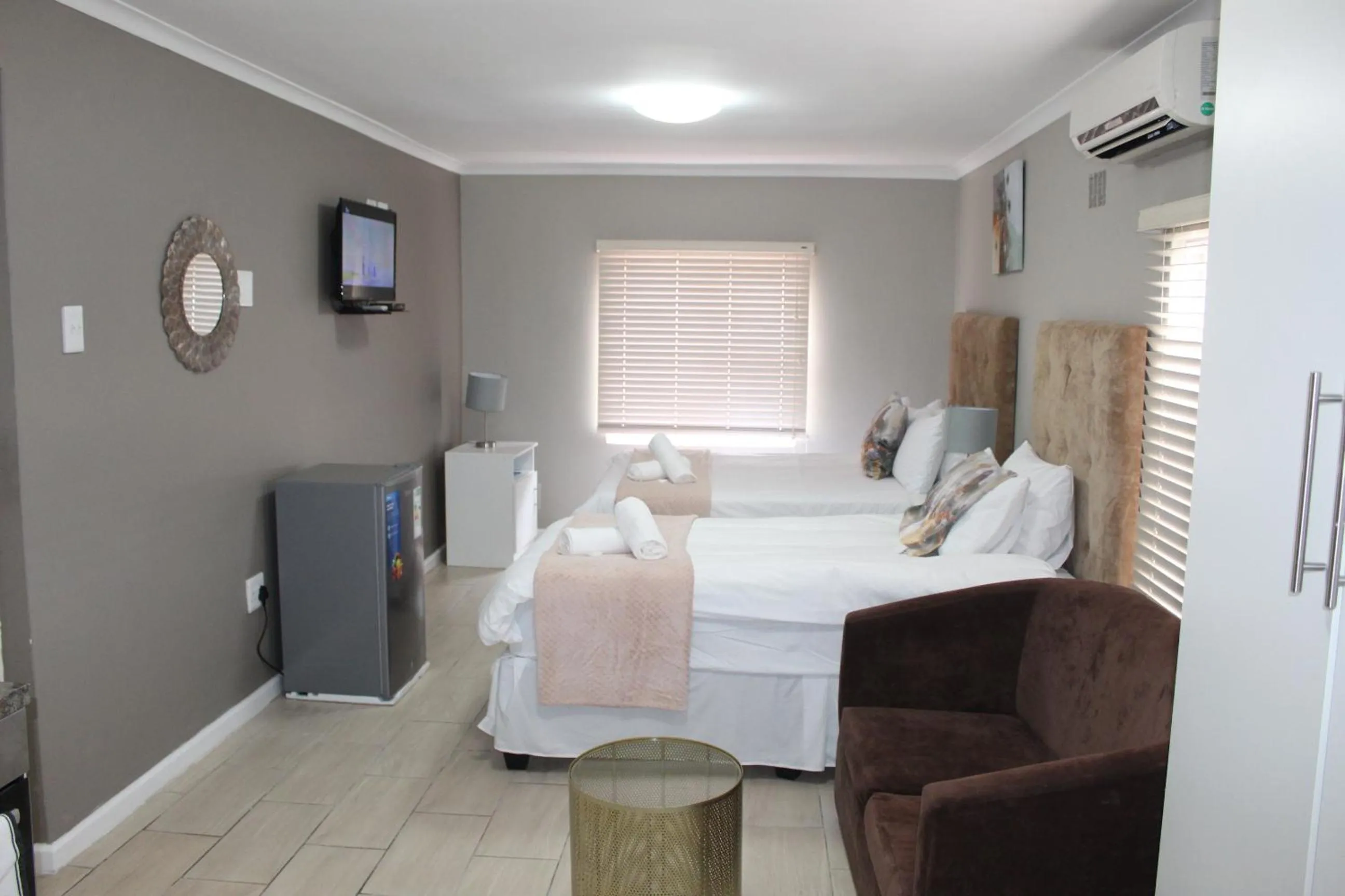 TV and multimedia, Bed in 103onWallace Self Catering Guest House