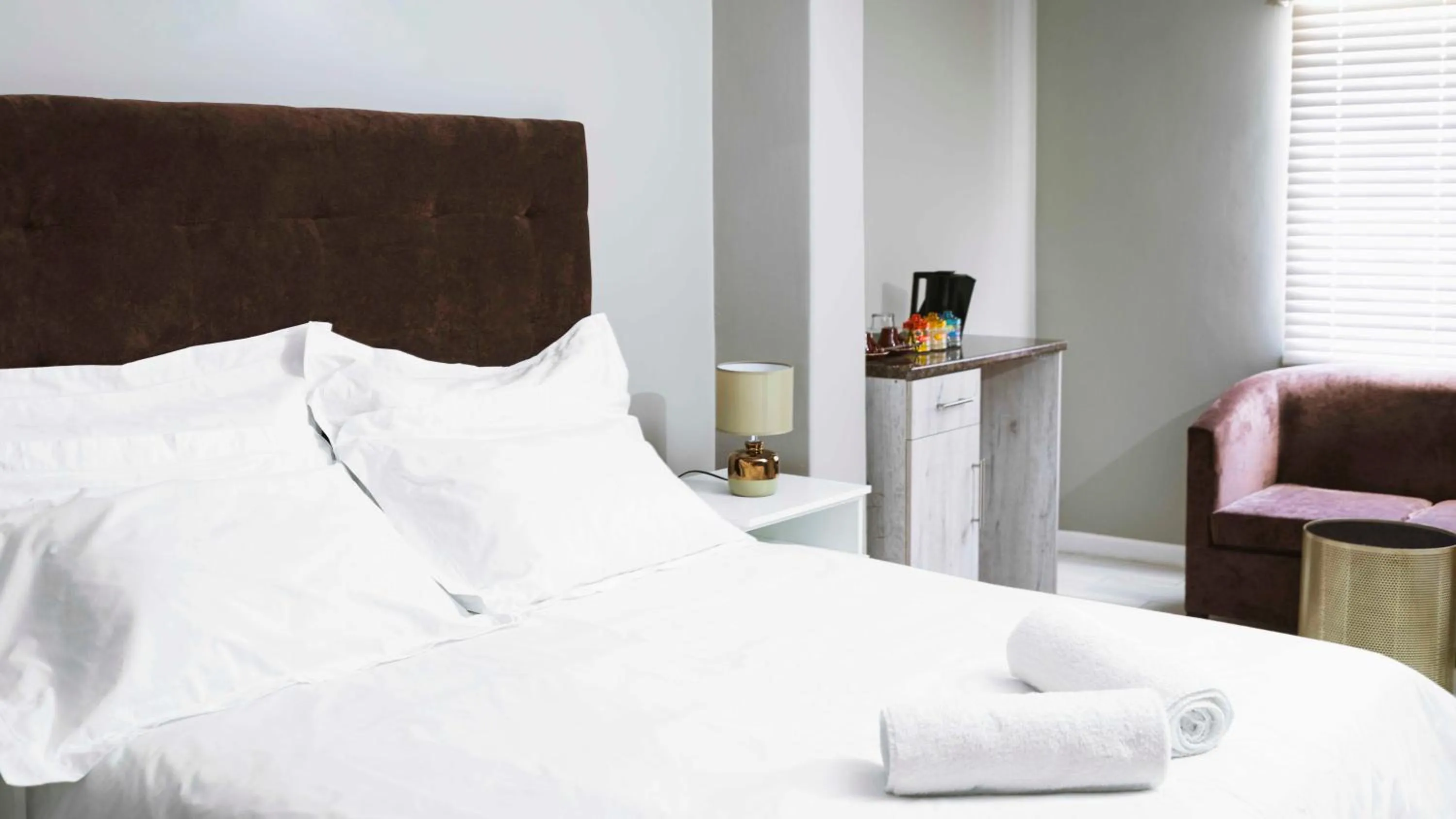 Bed in 103onWallace Self Catering Guest House