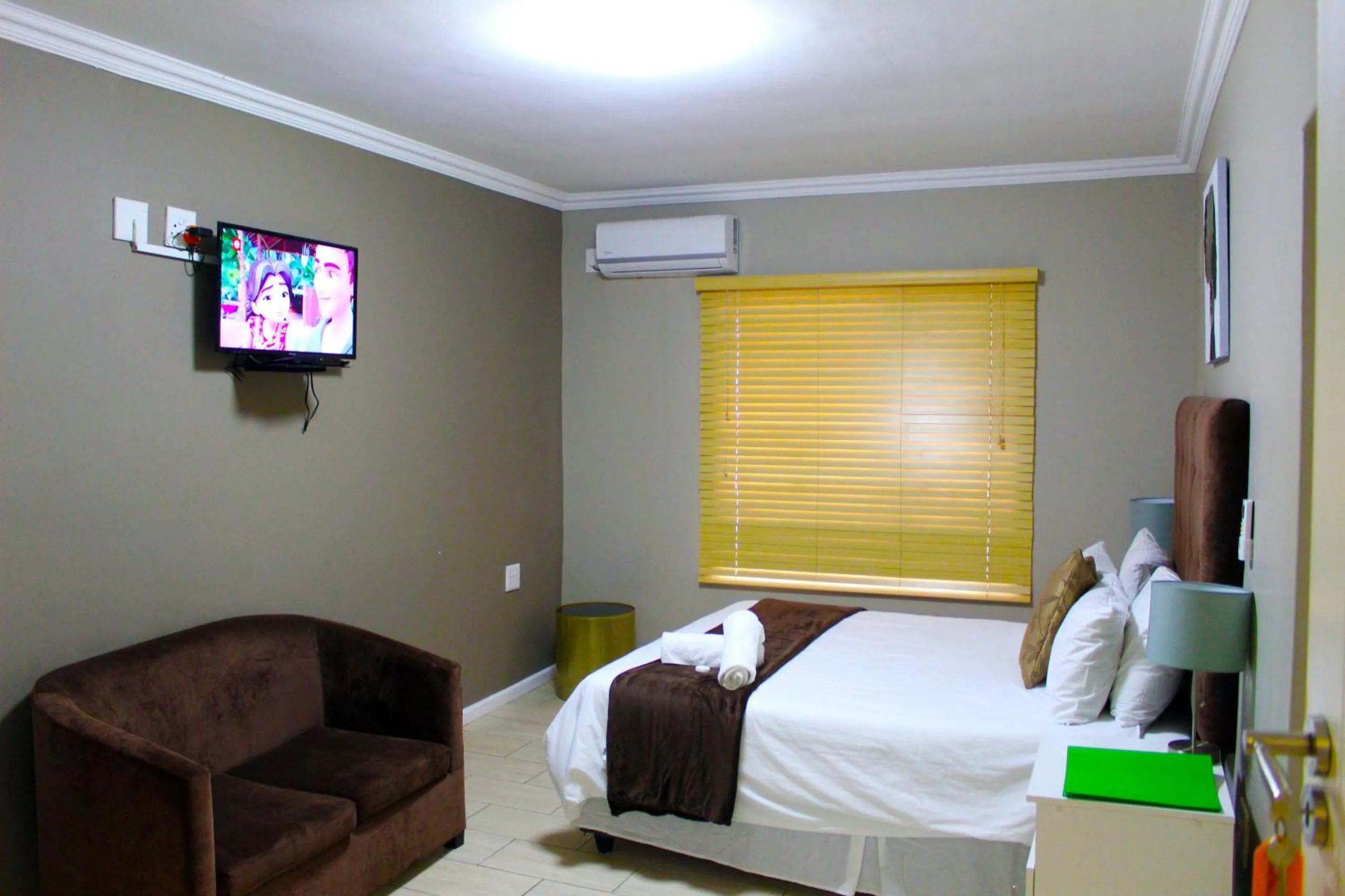 Photo of the whole room, Bed in 103onWallace Self Catering Guest House