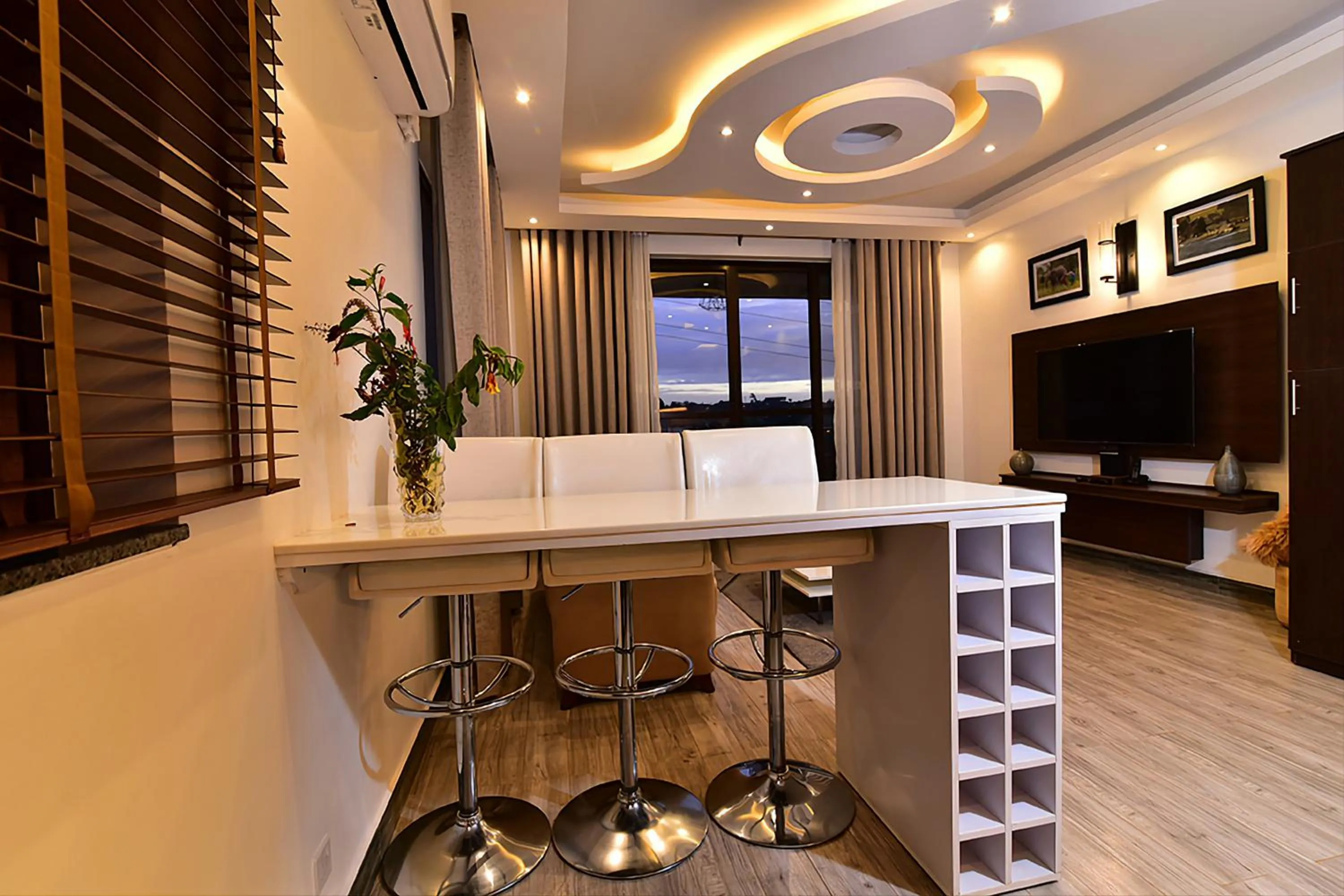 Dining area in ENTEBBE-STAY Aparthotel - KITOORO