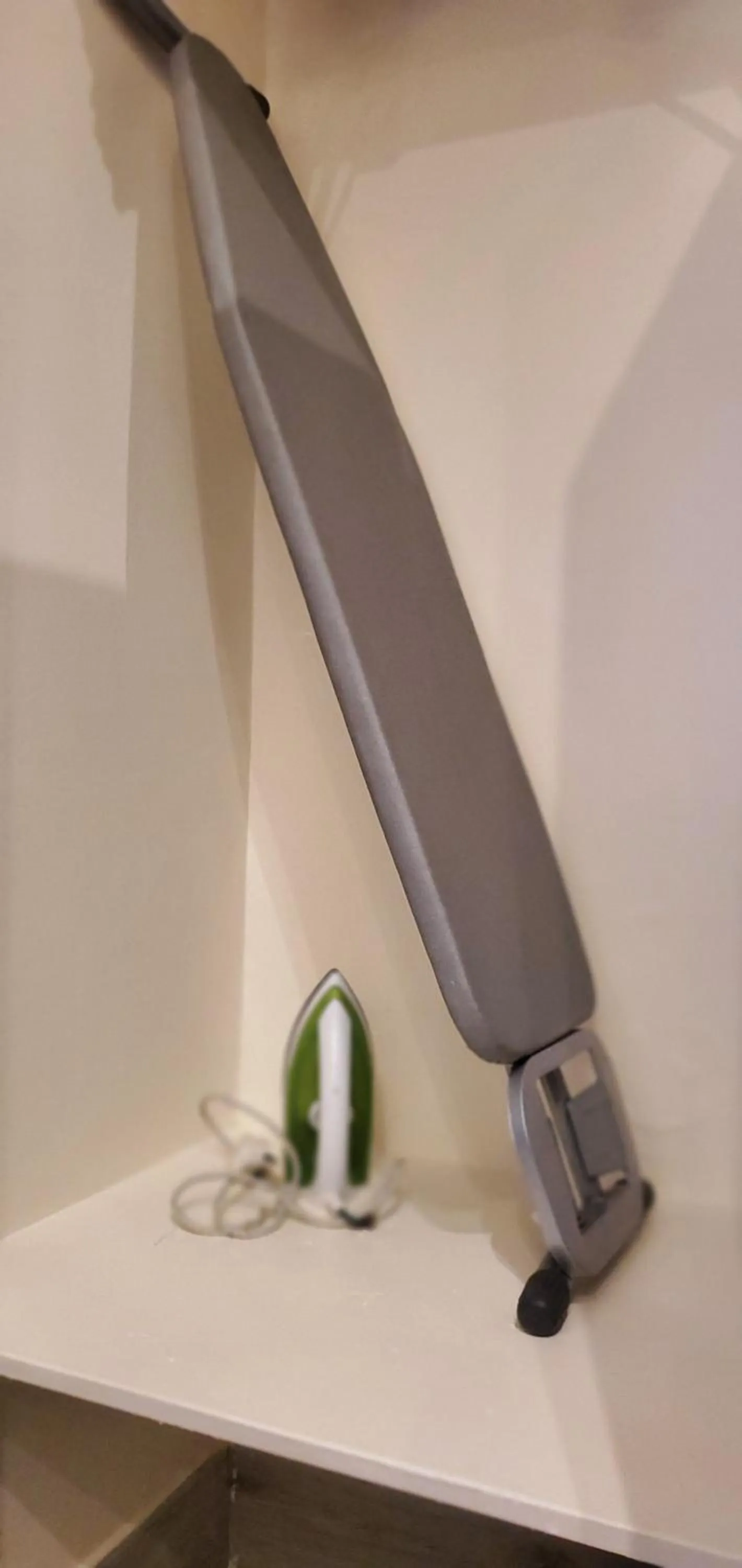 flat iron in ENTEBBE-STAY Aparthotel - KITOORO