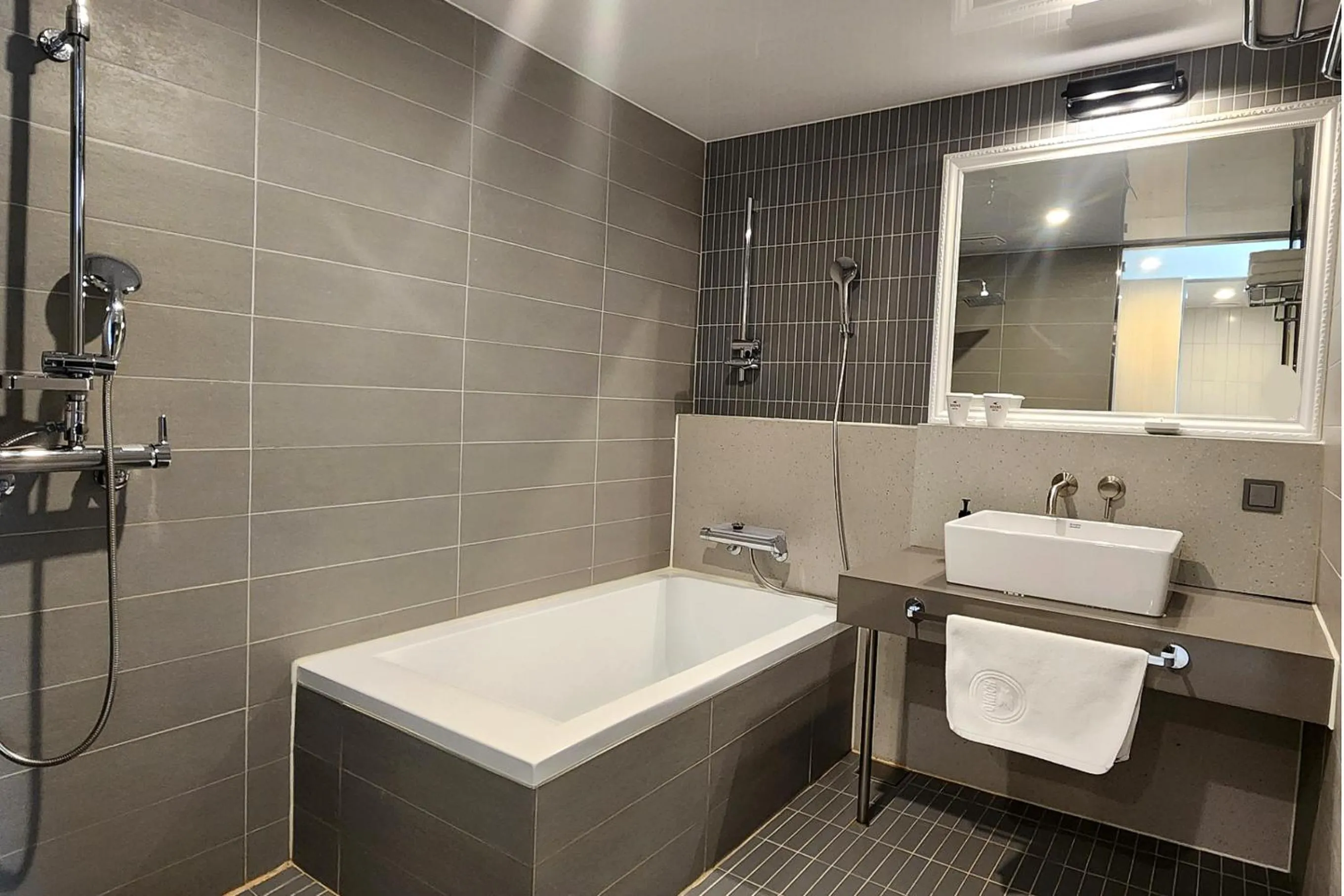 Bath in Hound Hotel Busan Station