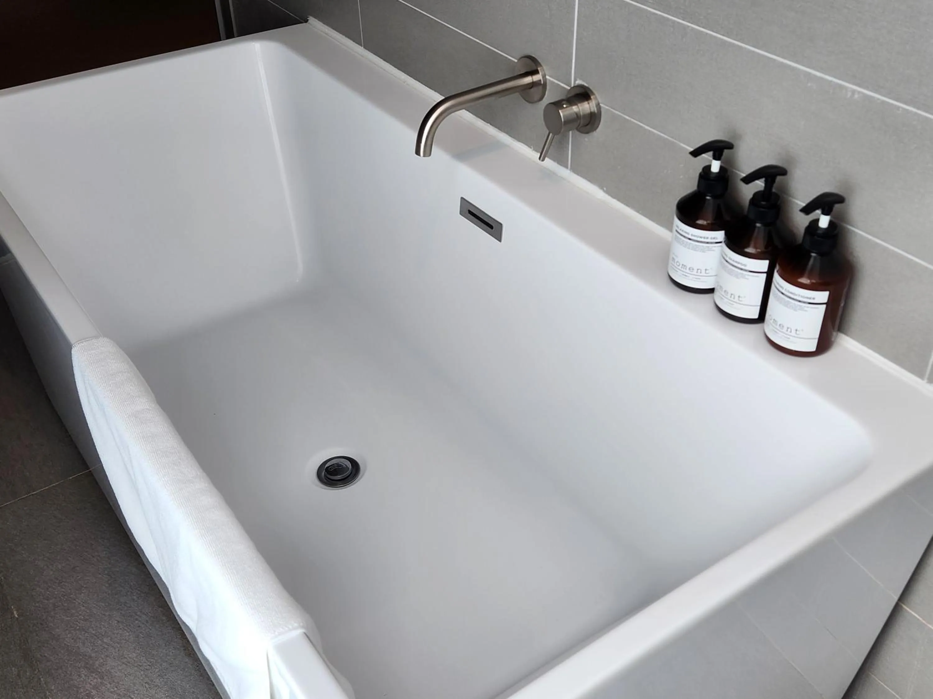 Bath in Hound Hotel Busan Station