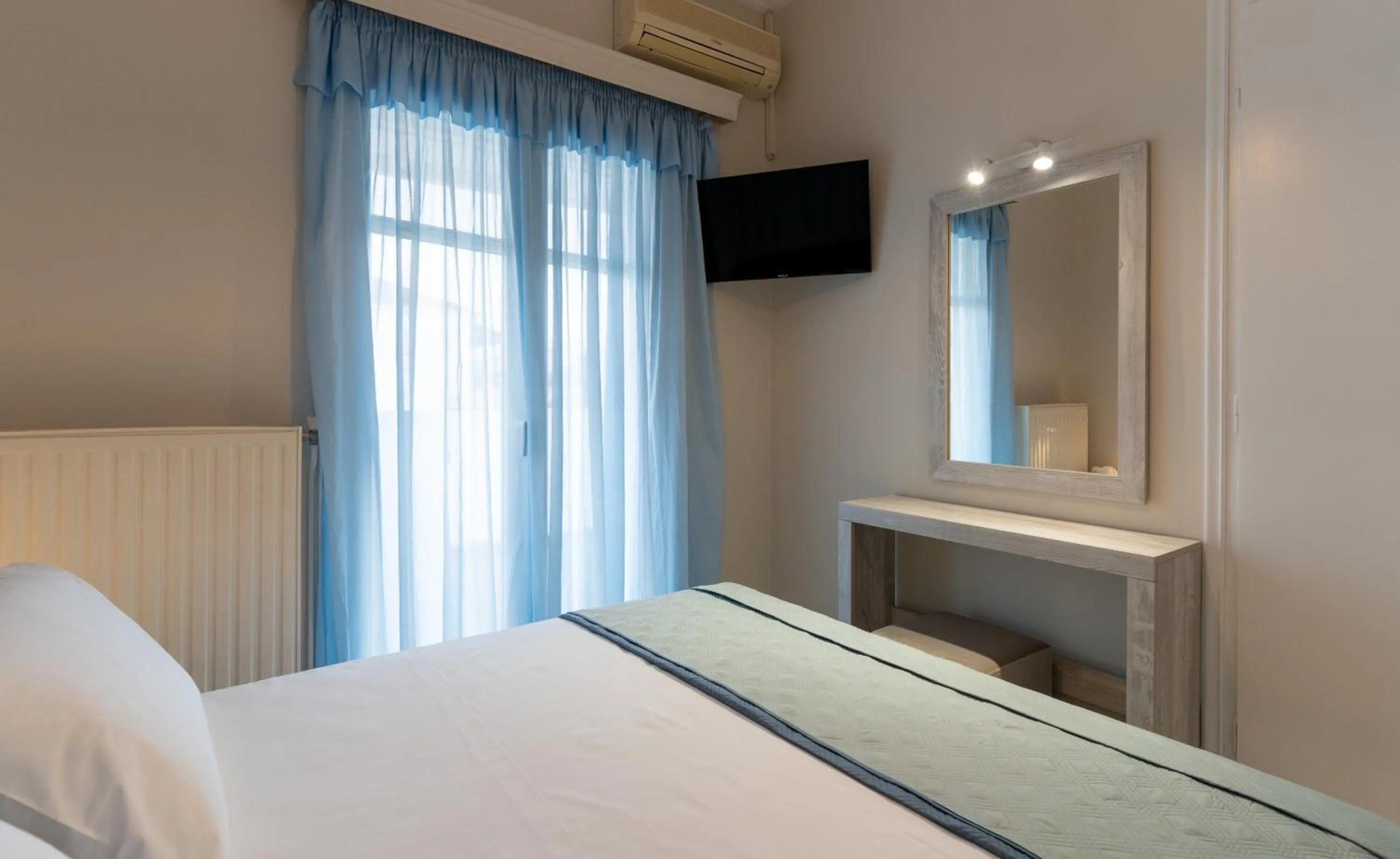 Bed in Acapulco Marinos Apartments- Adults Only