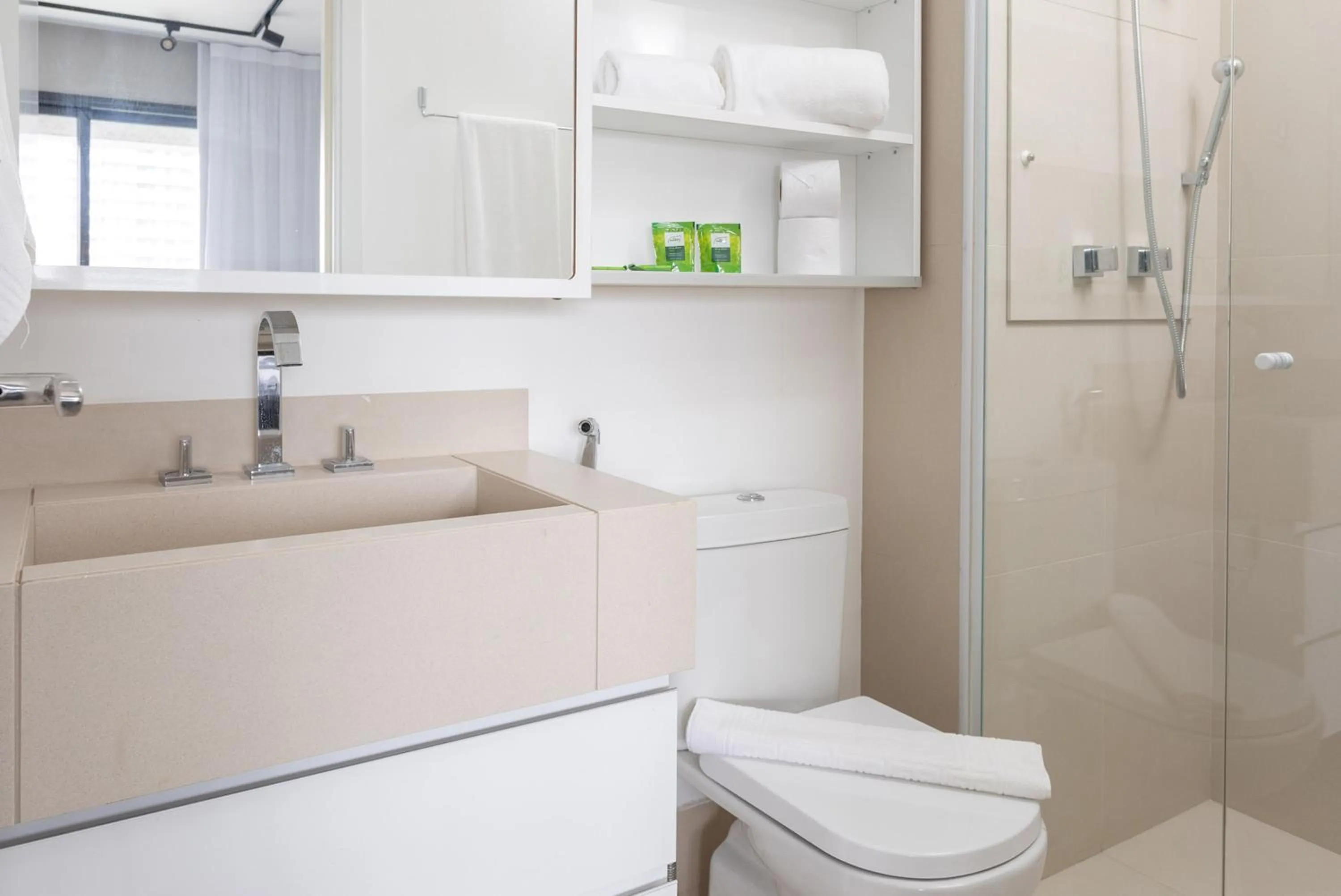 Shower in Charlie Itaim