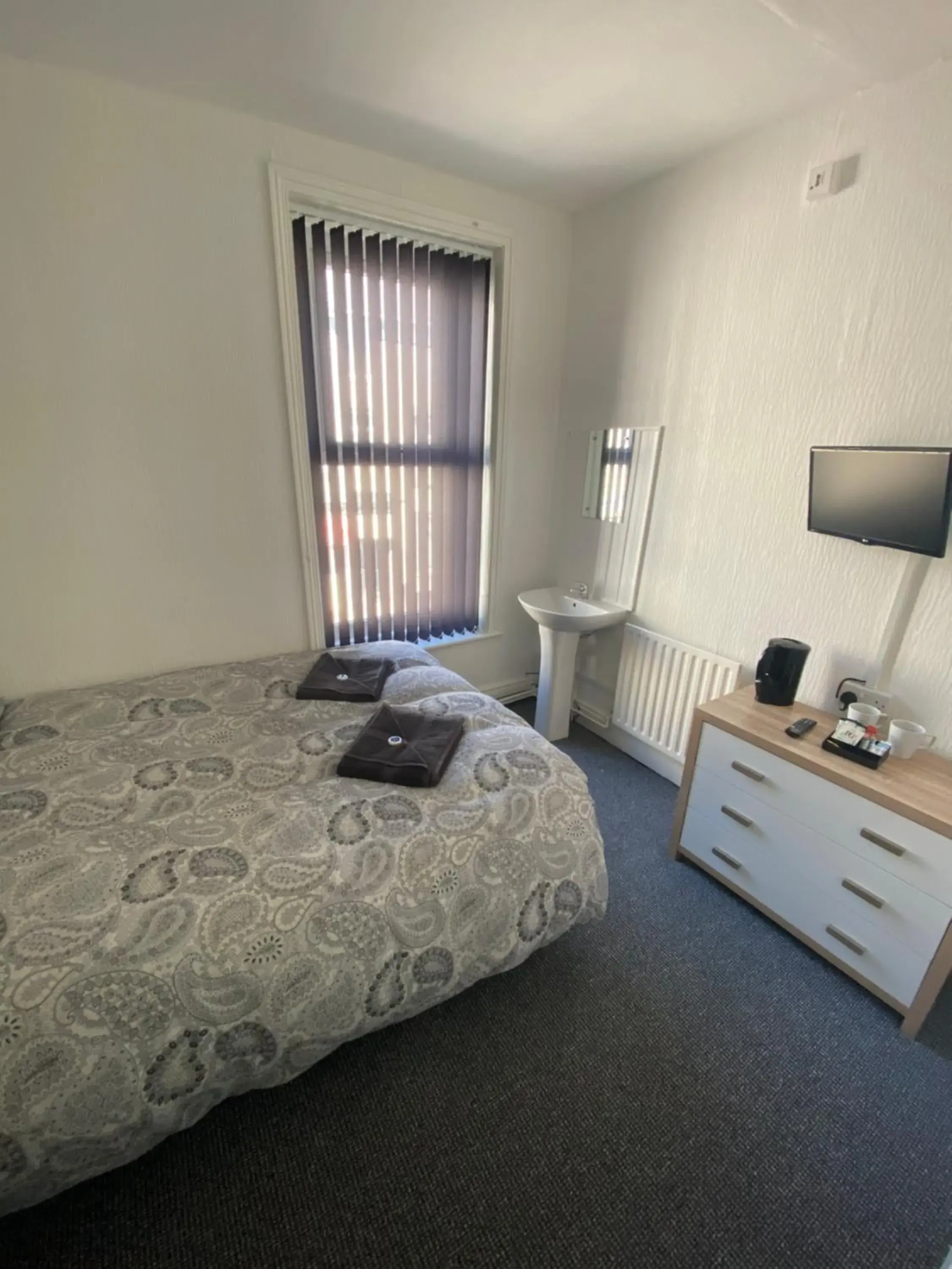Double Room with Shared Bathroom in The Honley hotel Double Room with Shared Bathroom in The Honley hotel