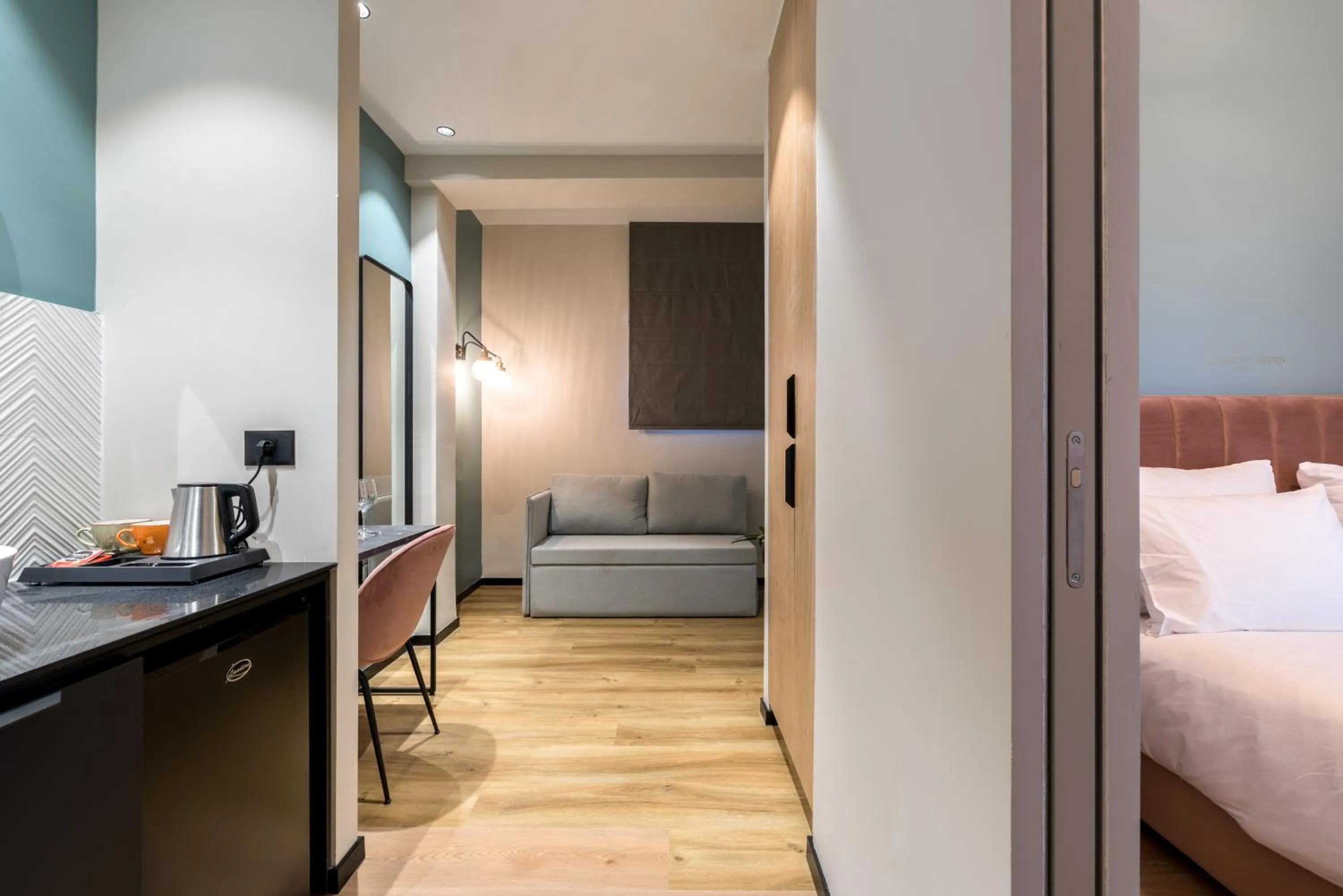 Coffee/tea facilities, Bed in Dizengoff Garden Hotel