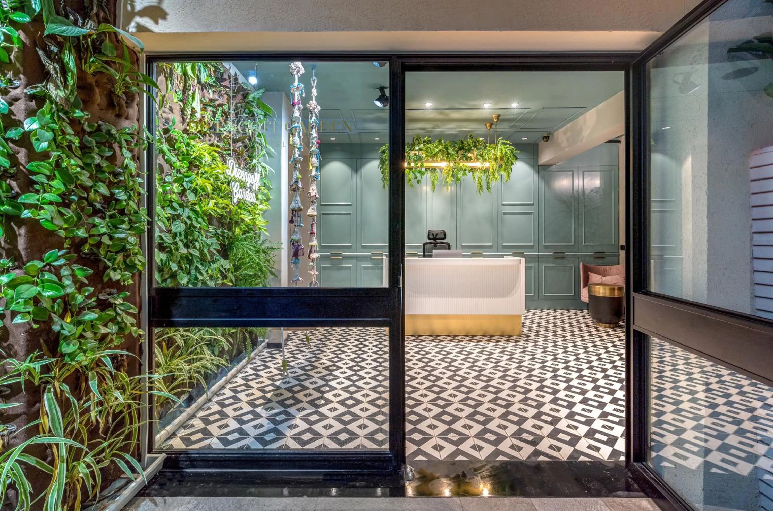 Facade/entrance in Dizengoff Garden Hotel