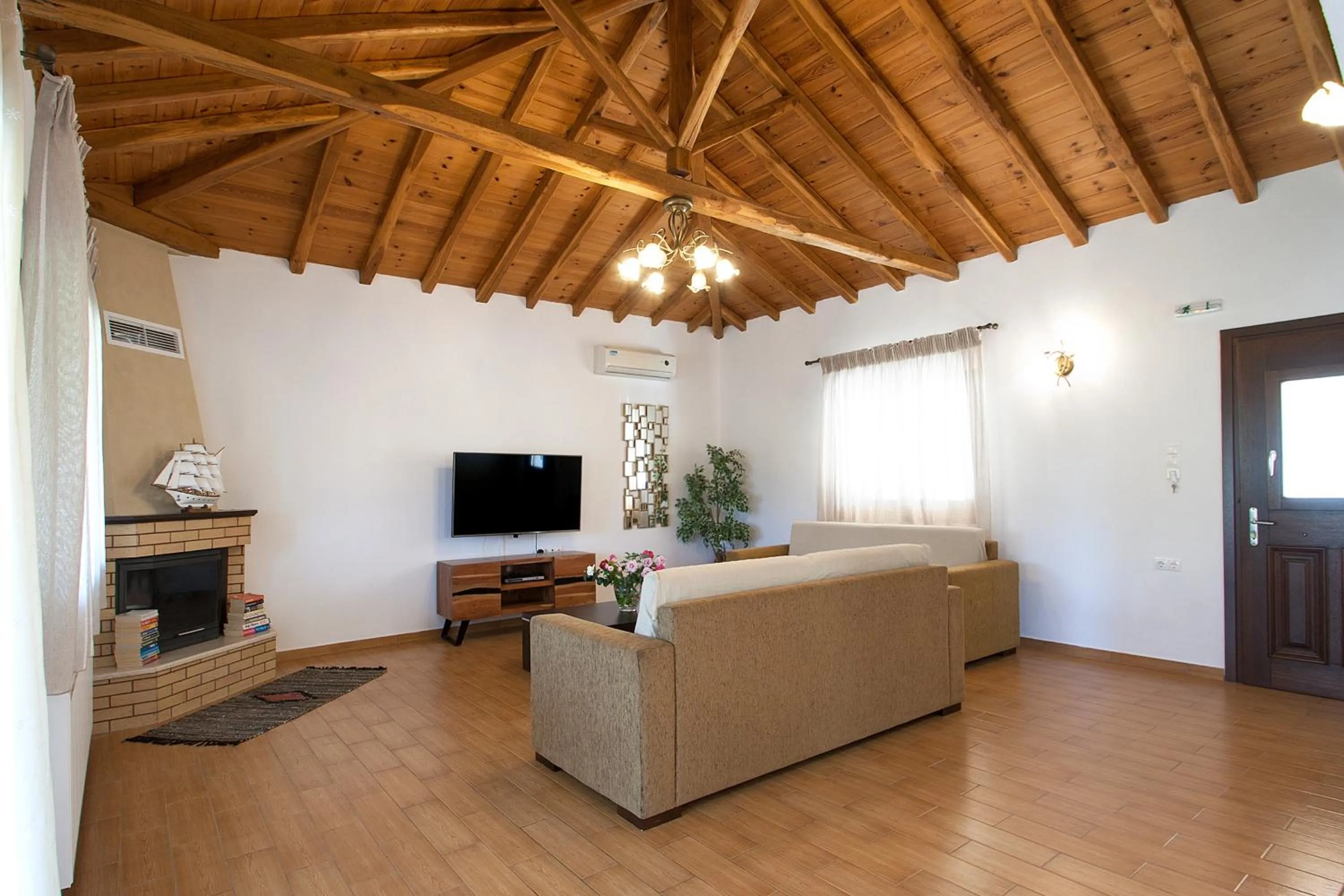 Facade/entrance in Four Seasons Villas