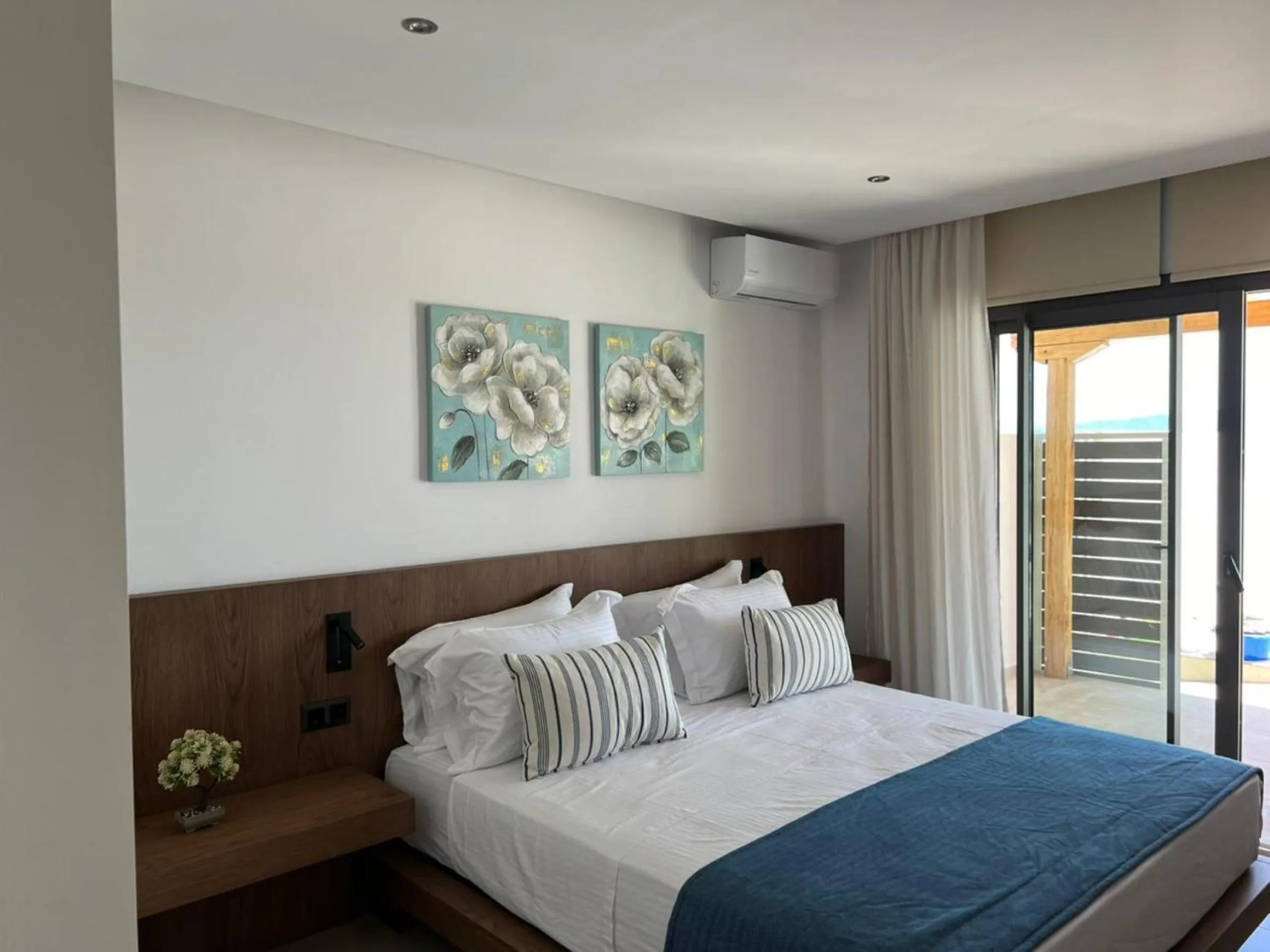 Bed in Four Seasons Villas
