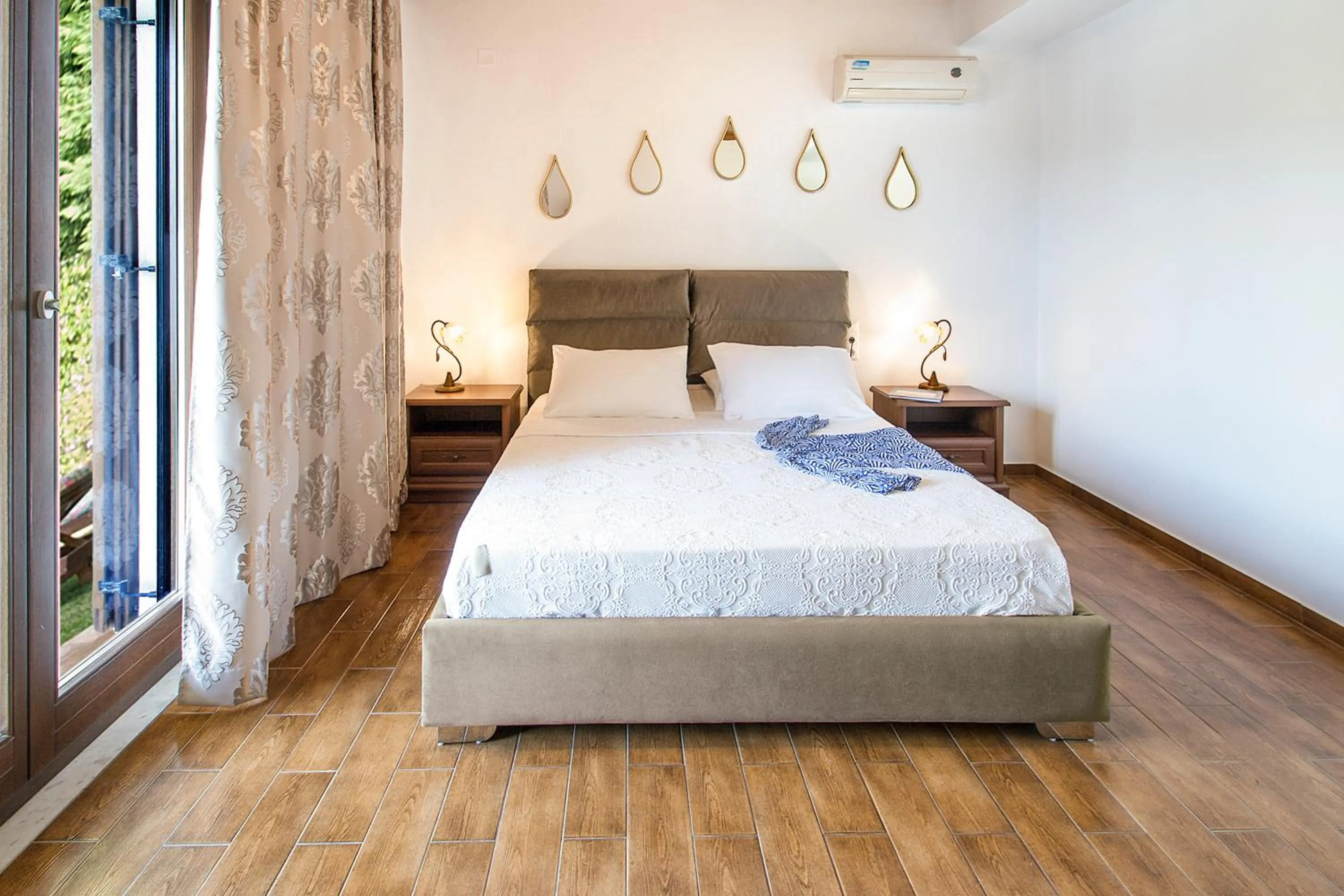 Bed in Four Seasons Villas