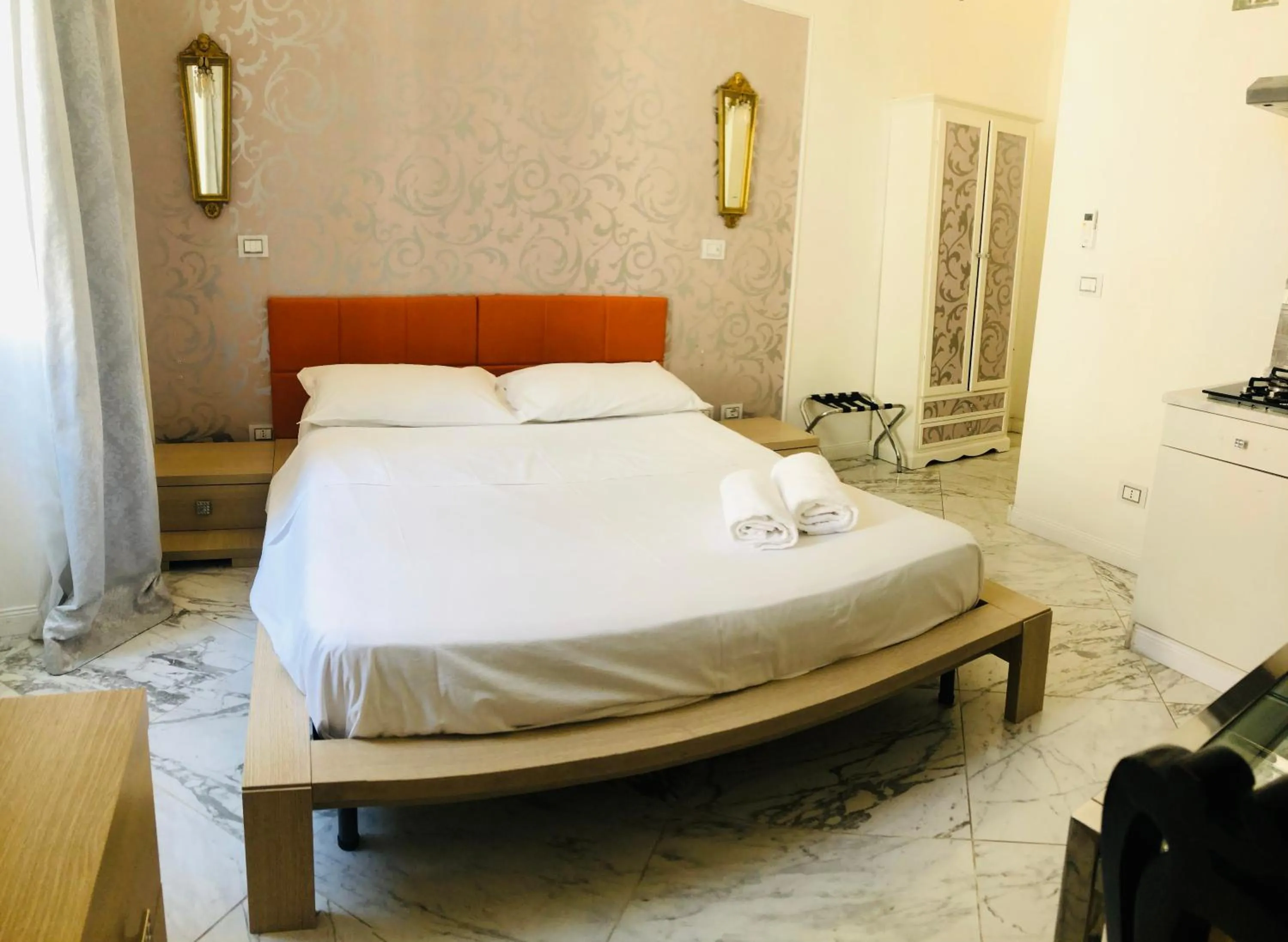 Bed in parisa suite