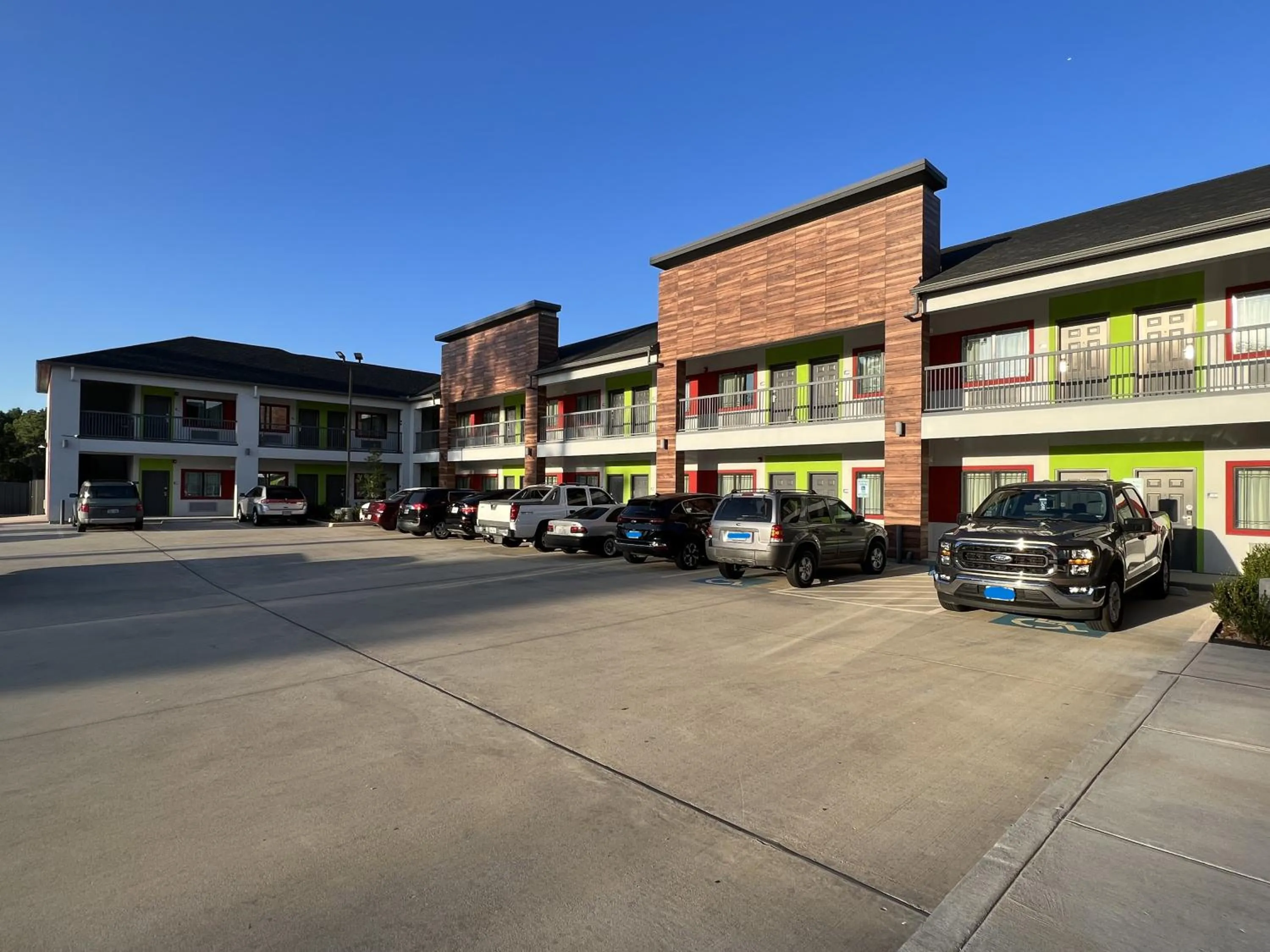 Property building in Americas Best Value Inn & Suites Kingwood IAH Airport