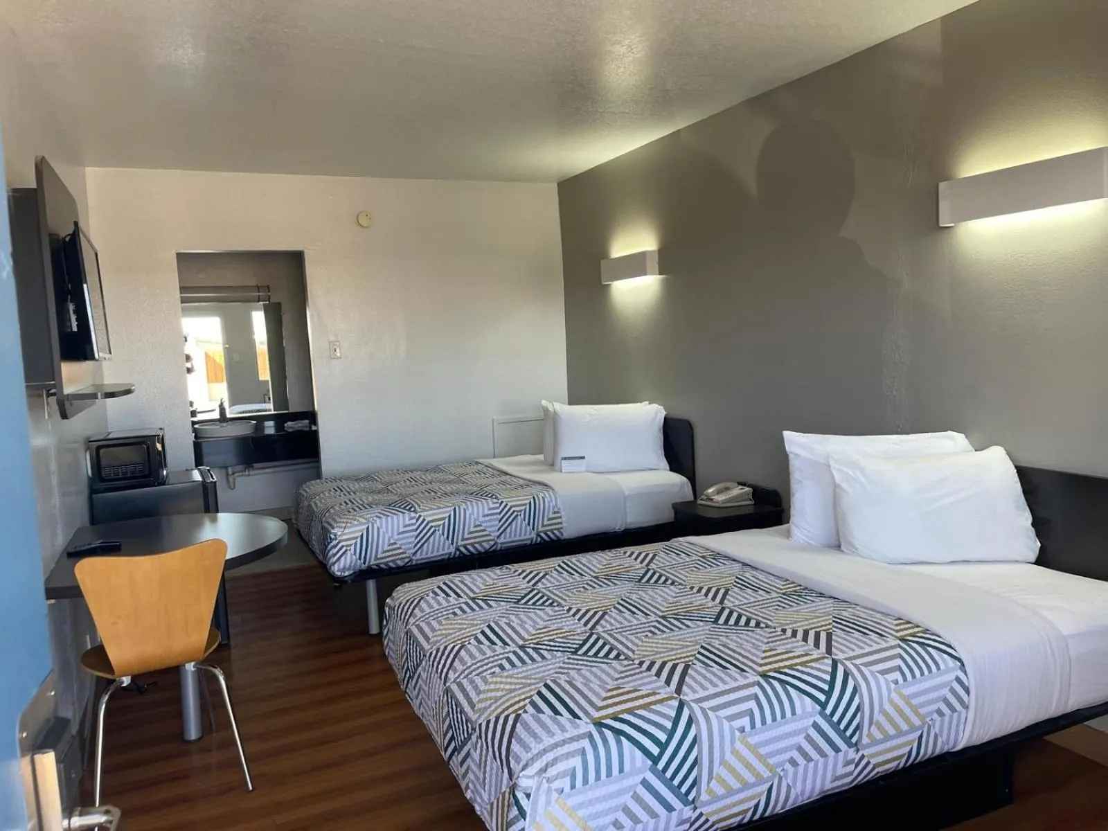 TV and multimedia, Bed in Sands Motel