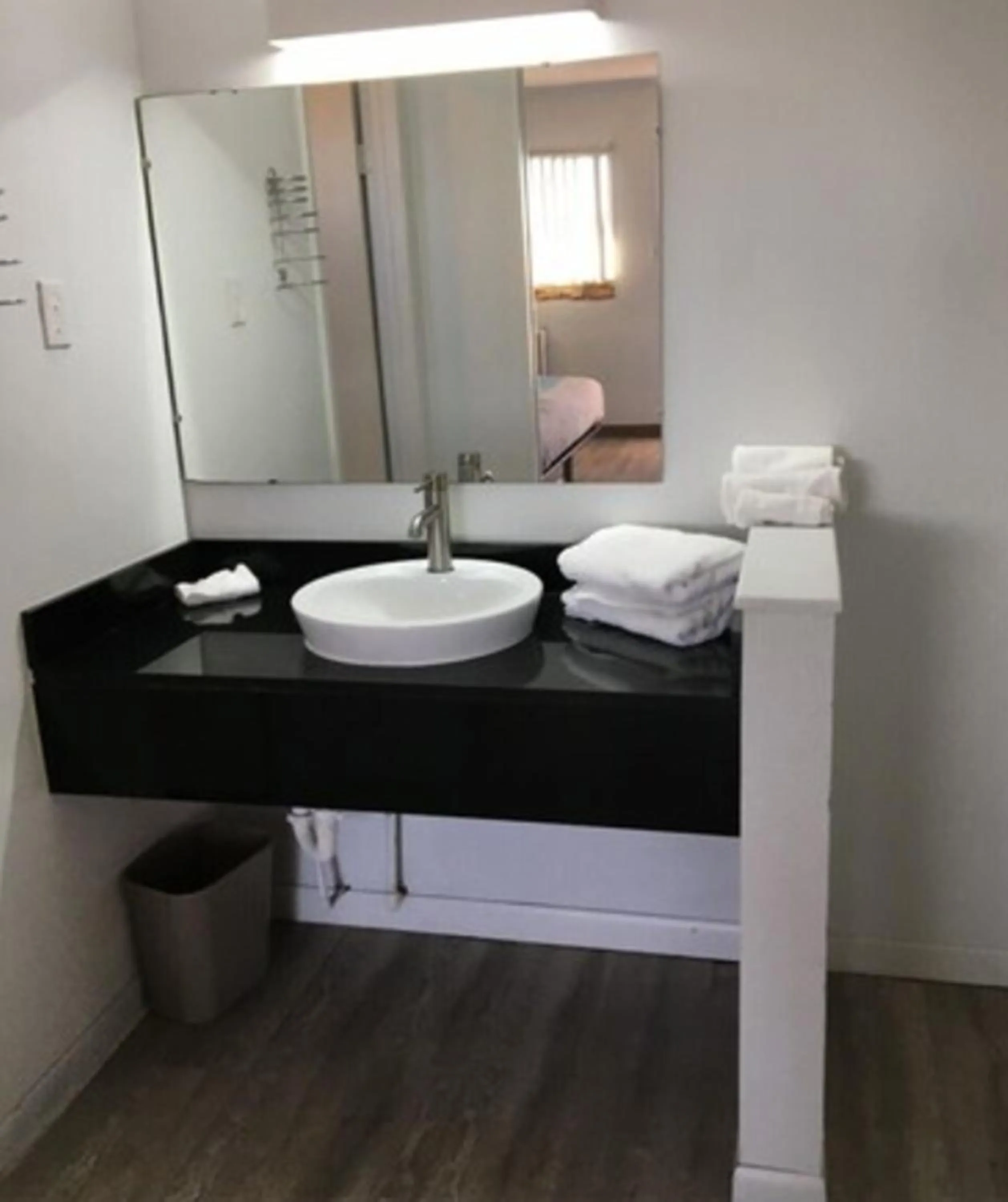 Bathroom in Sands Motel