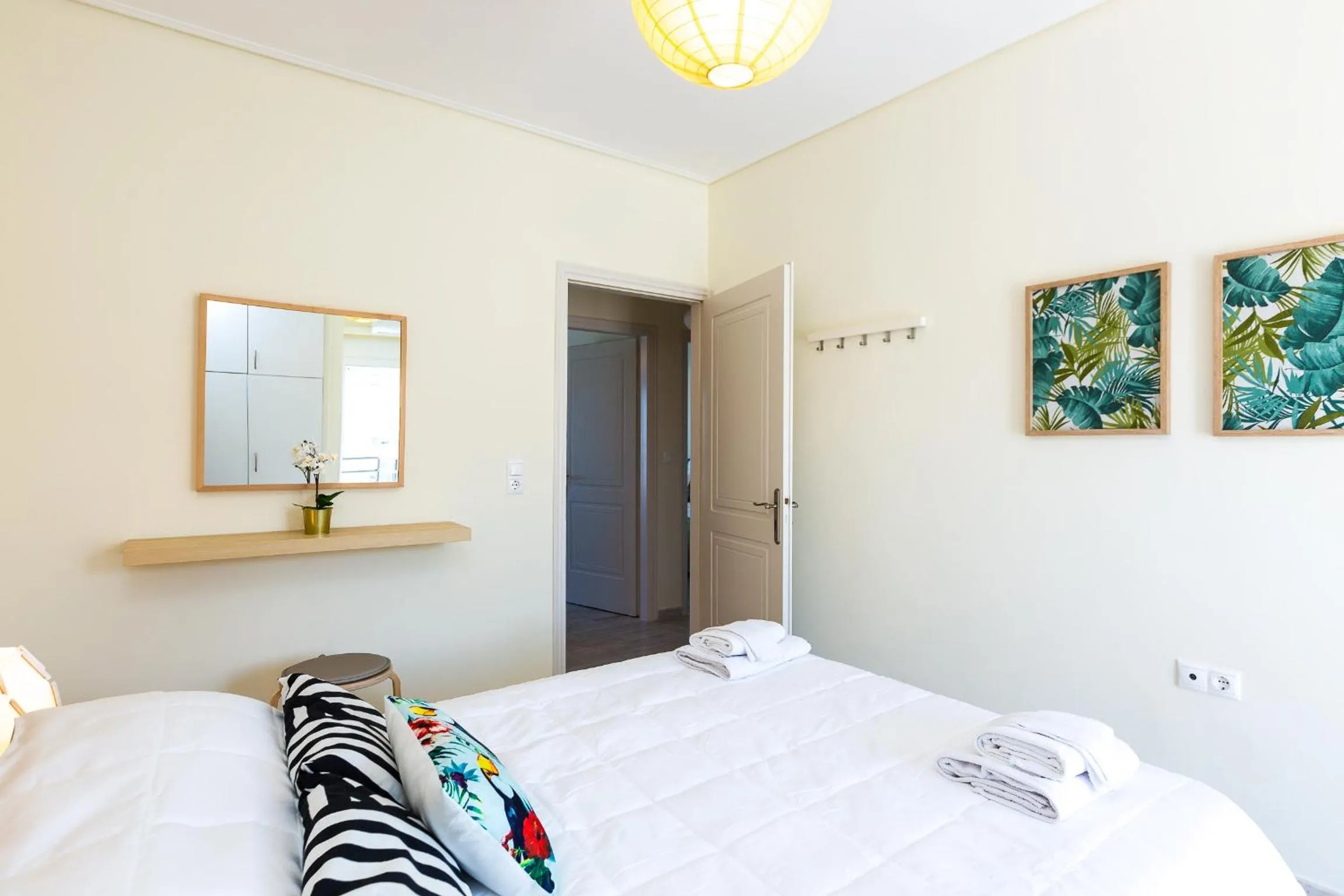 Bed in Birais Beach Studios