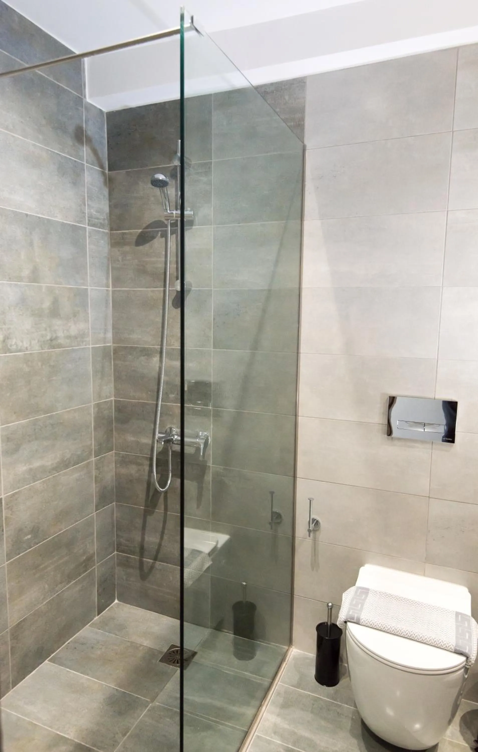 Shower in Birais Beach Studios