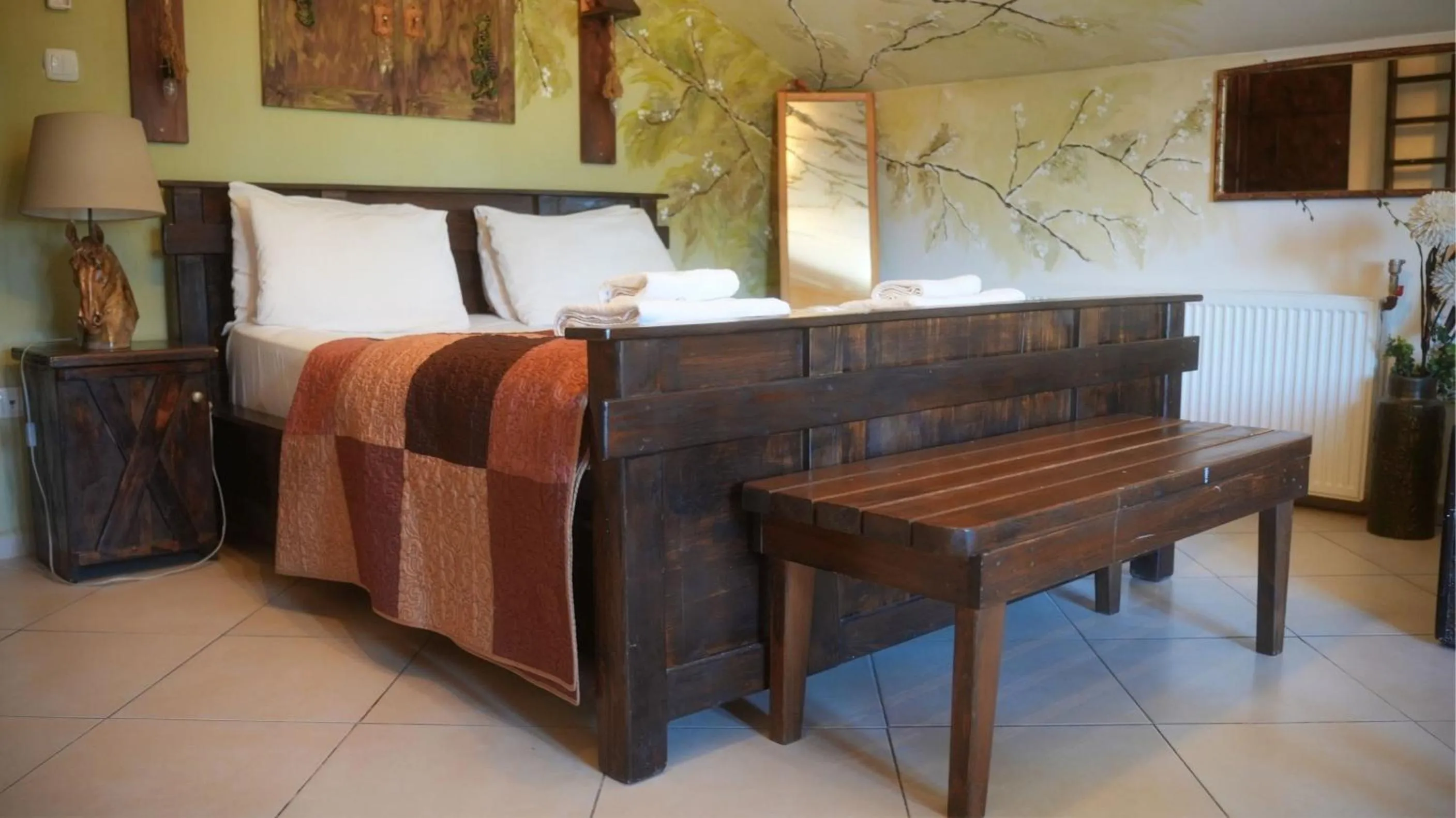 Bed in Treetops Park Hotel