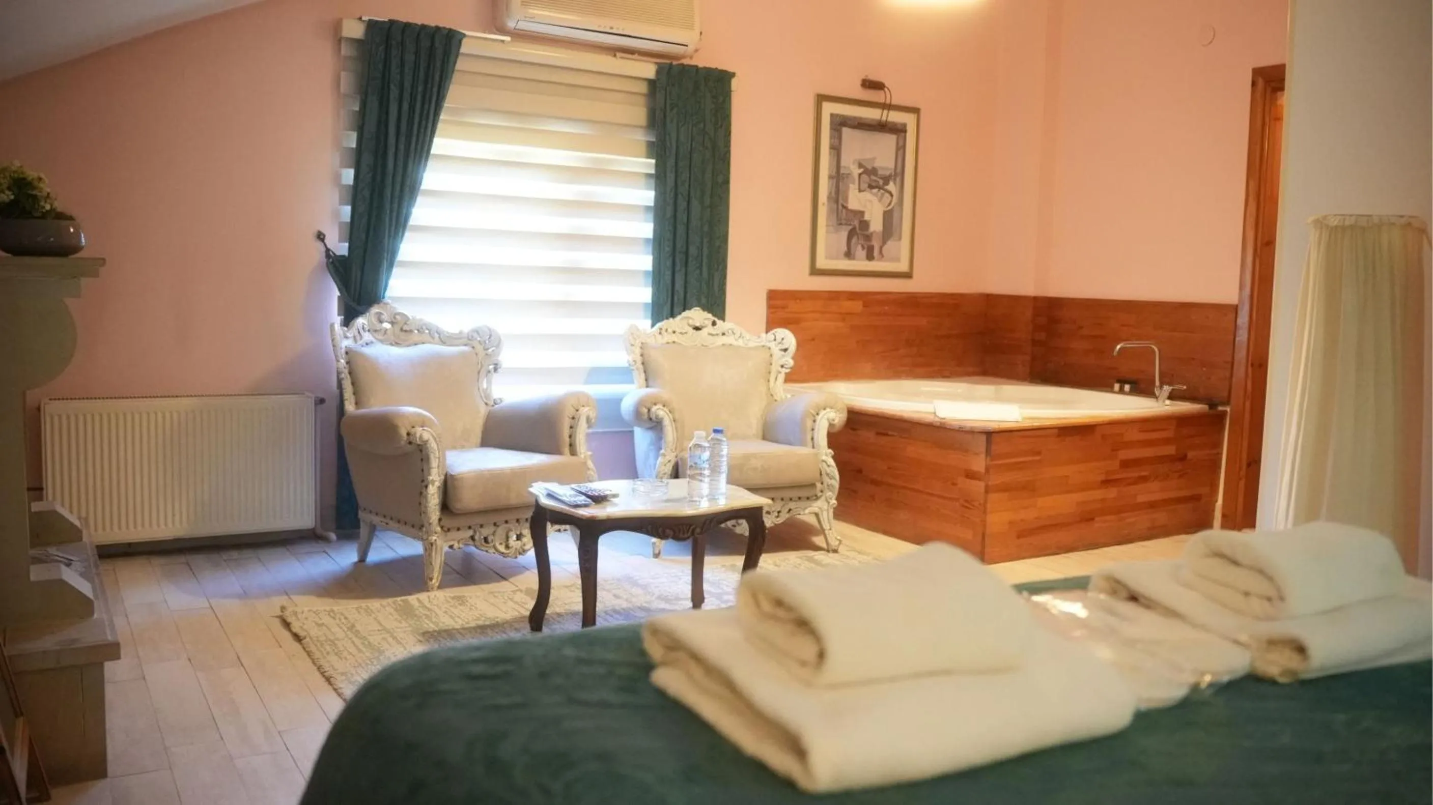 Bed in Treetops Park Hotel