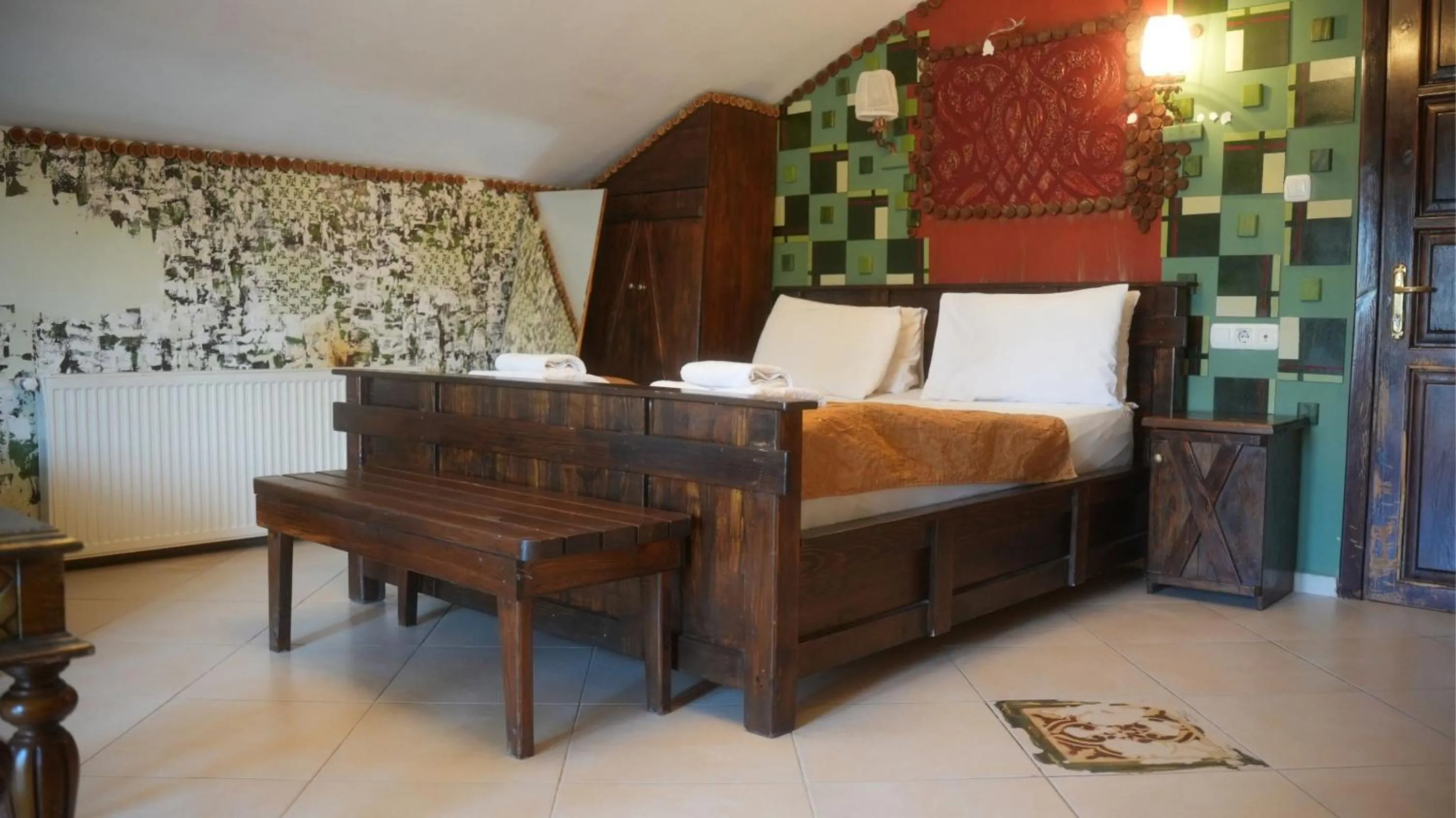 Bed in Treetops Park Hotel