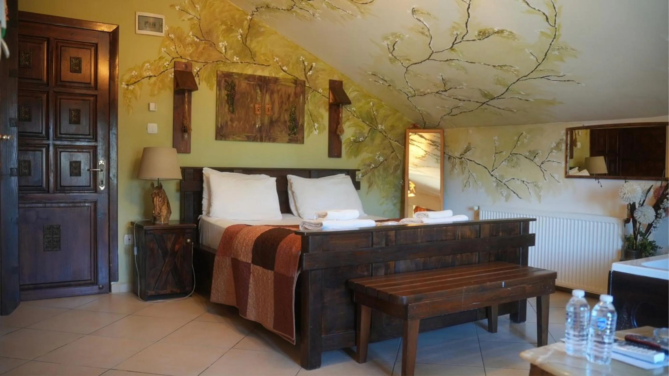 Photo of the whole room, Bed in Treetops Park Hotel