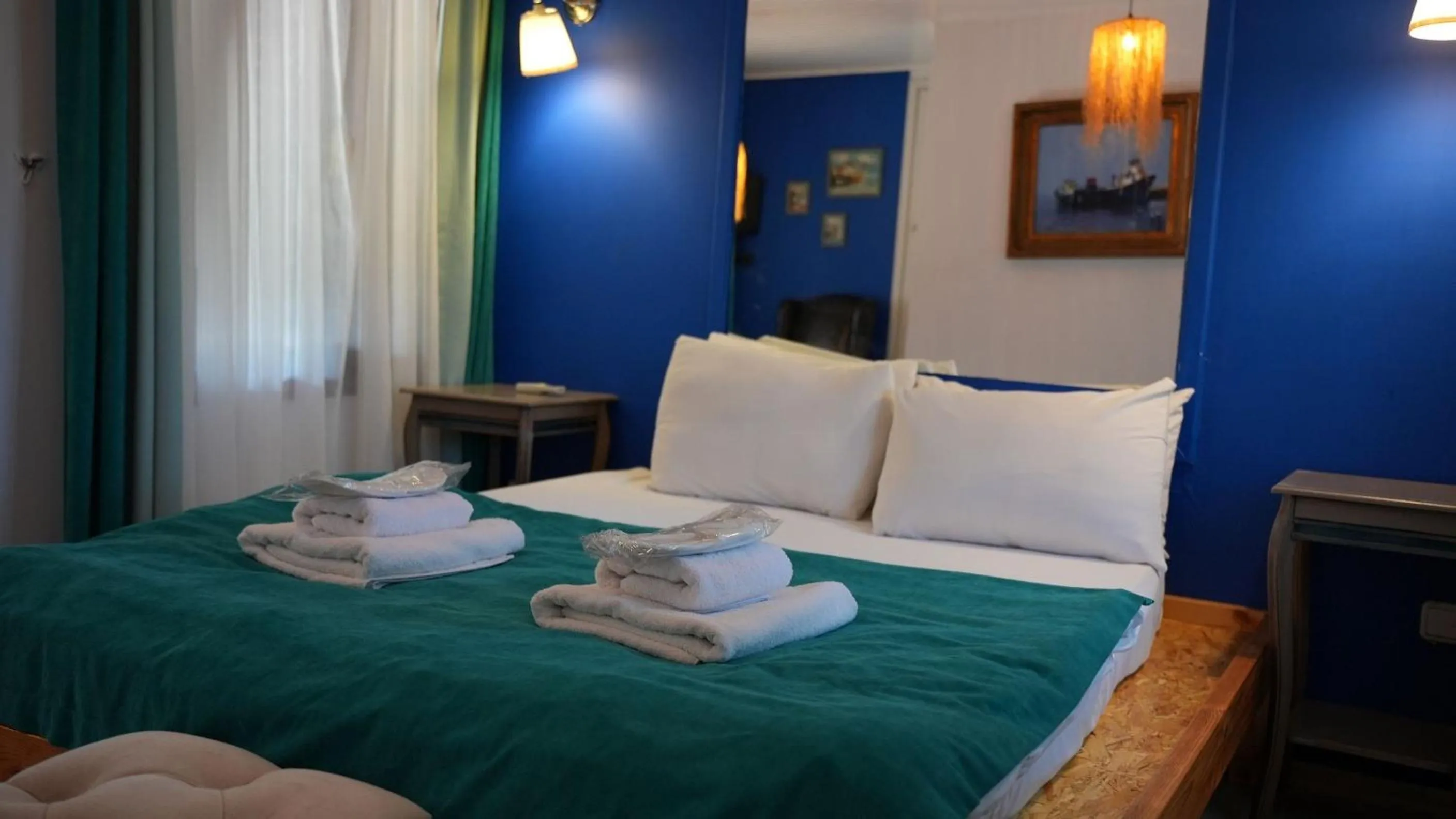 Bedroom, Bed in Treetops Park Hotel