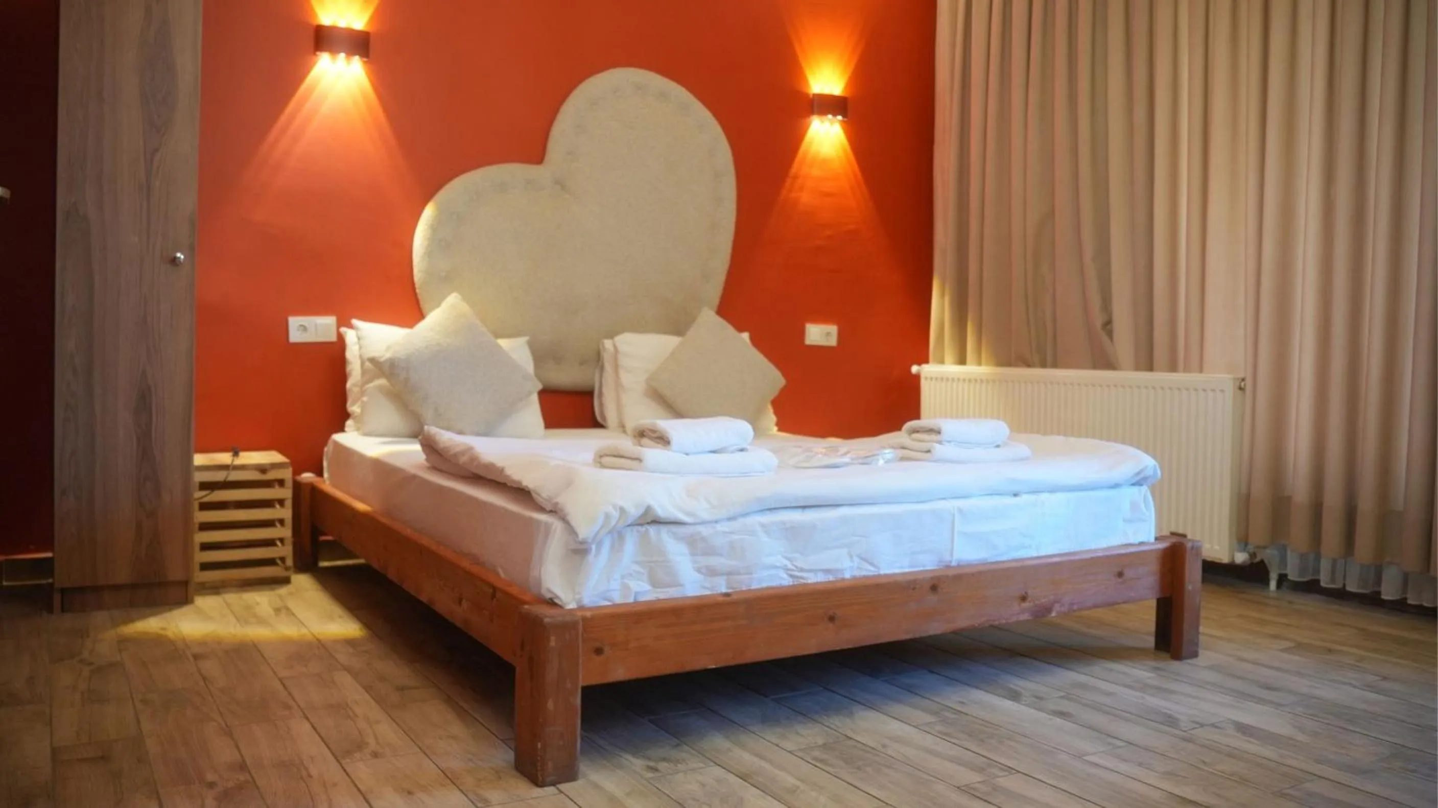 Bed in Treetops Park Hotel