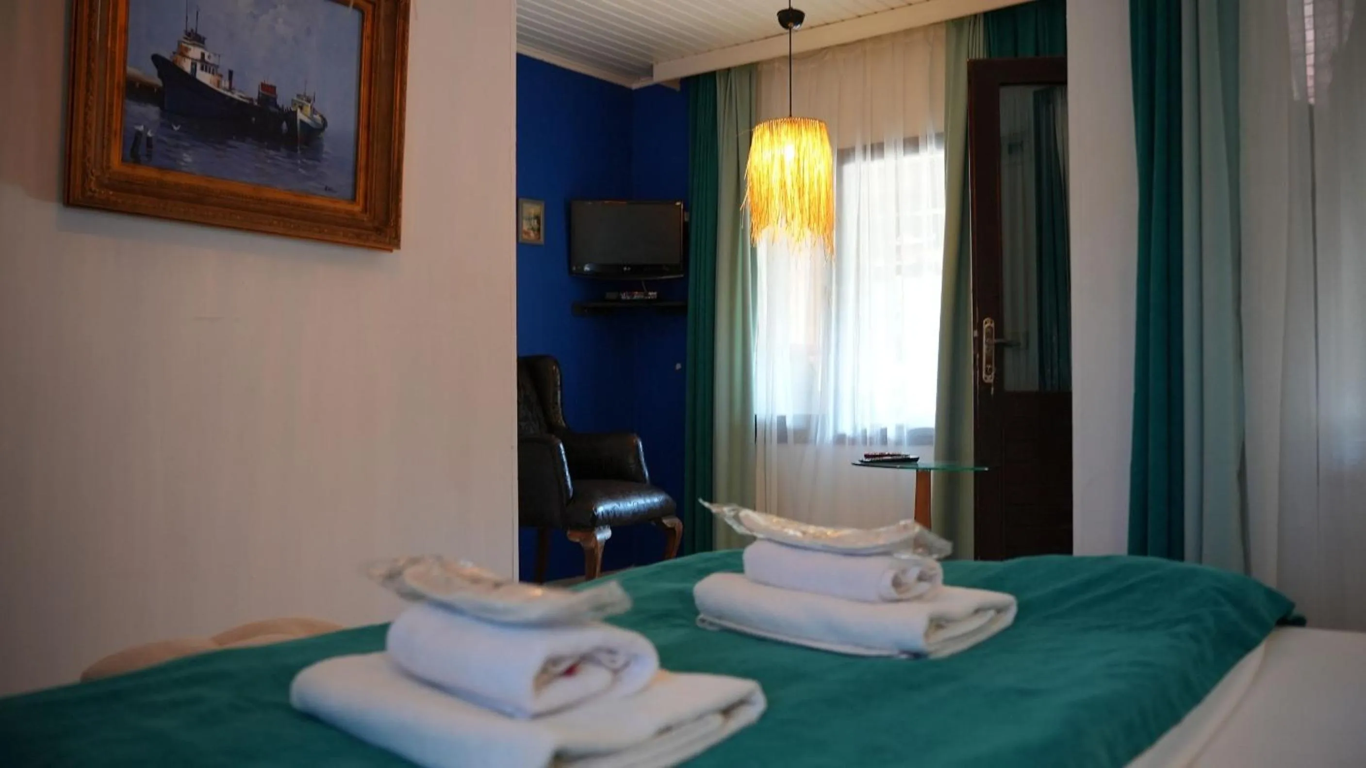 Bed in Treetops Park Hotel