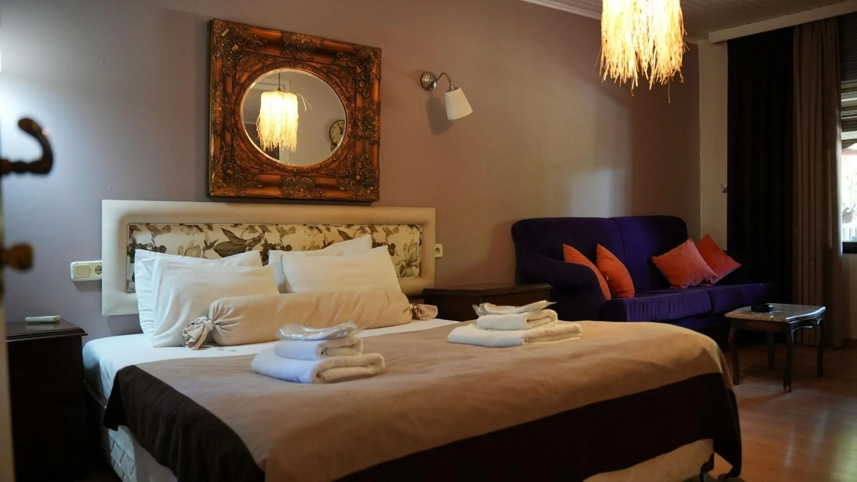 Bed in Treetops Park Hotel